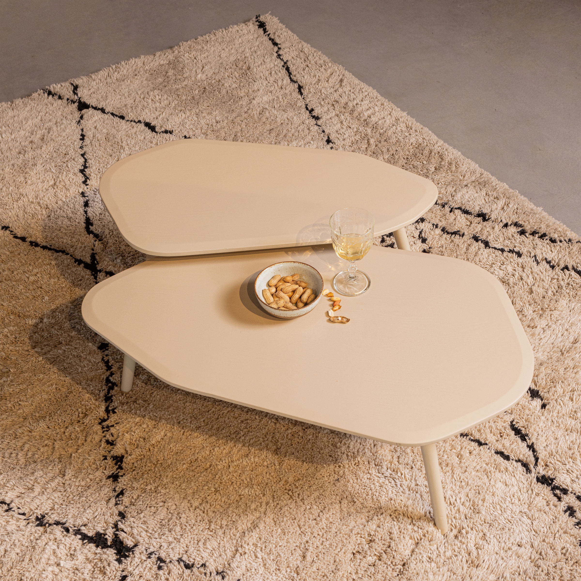 Image of WOOOD Beistelltisch "Davina von MDF mit organischer Tischplatte B 90 x T 50 x H 40 cm" Set, 2 Stk. tlg. 2er-Set, Tragkraft je 5 kg, Bein-/Tischkombination frei wählbar