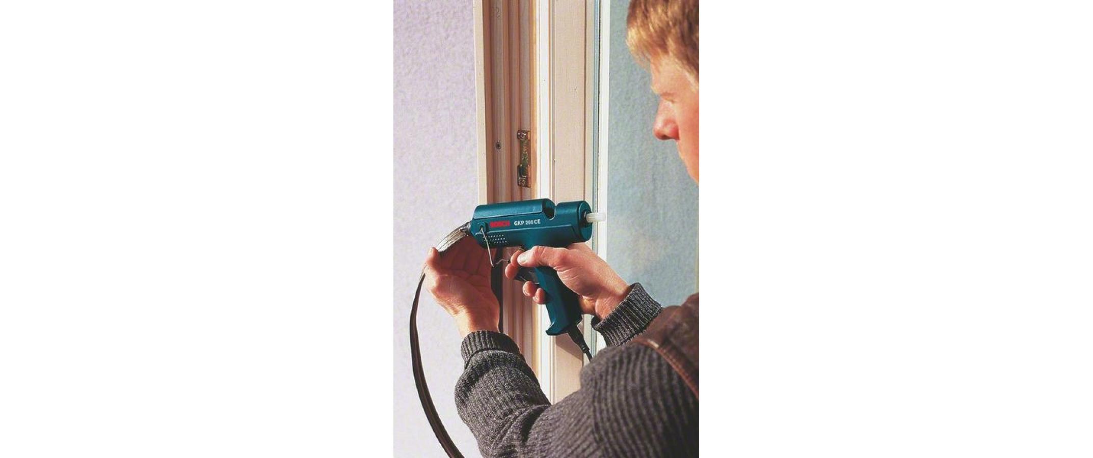 Bosch Professional Heissklebepistole »GKP 200 CE«, (Inklusiver 200mm Klebesticks), elektronisch geregelte Temperatur