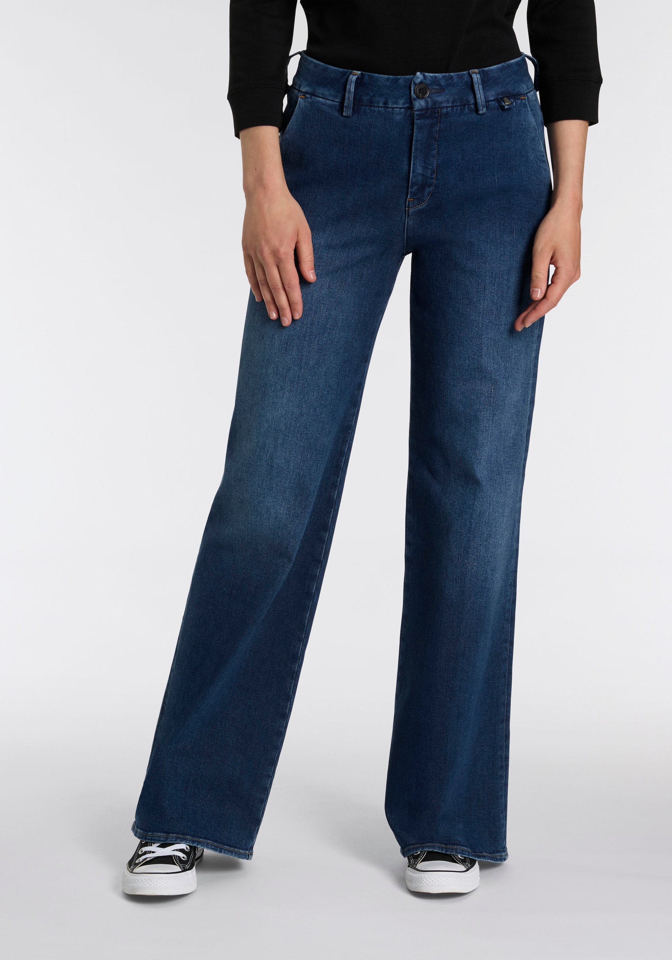 Image of Herrlicher Schlagjeans "Lovely Flared Denim Cashmere Touch" im Flared Fit