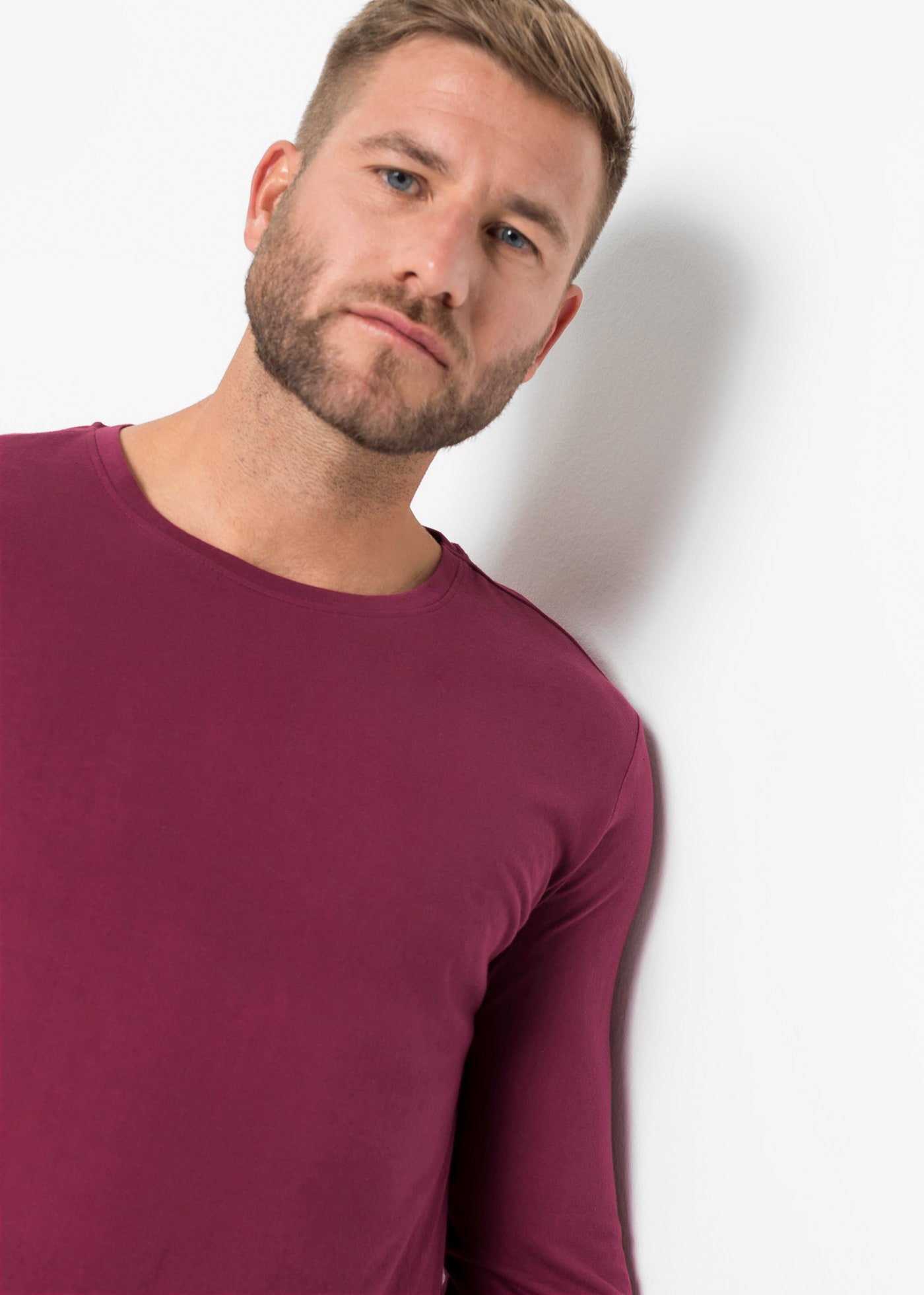 bonprix T-shirt à manches longues »Langarmshirt (3er Pack)« Packung, 3 cuis regular fit Passform, Rundhals-Ausschnitt, casual Stil, im 3er Pack