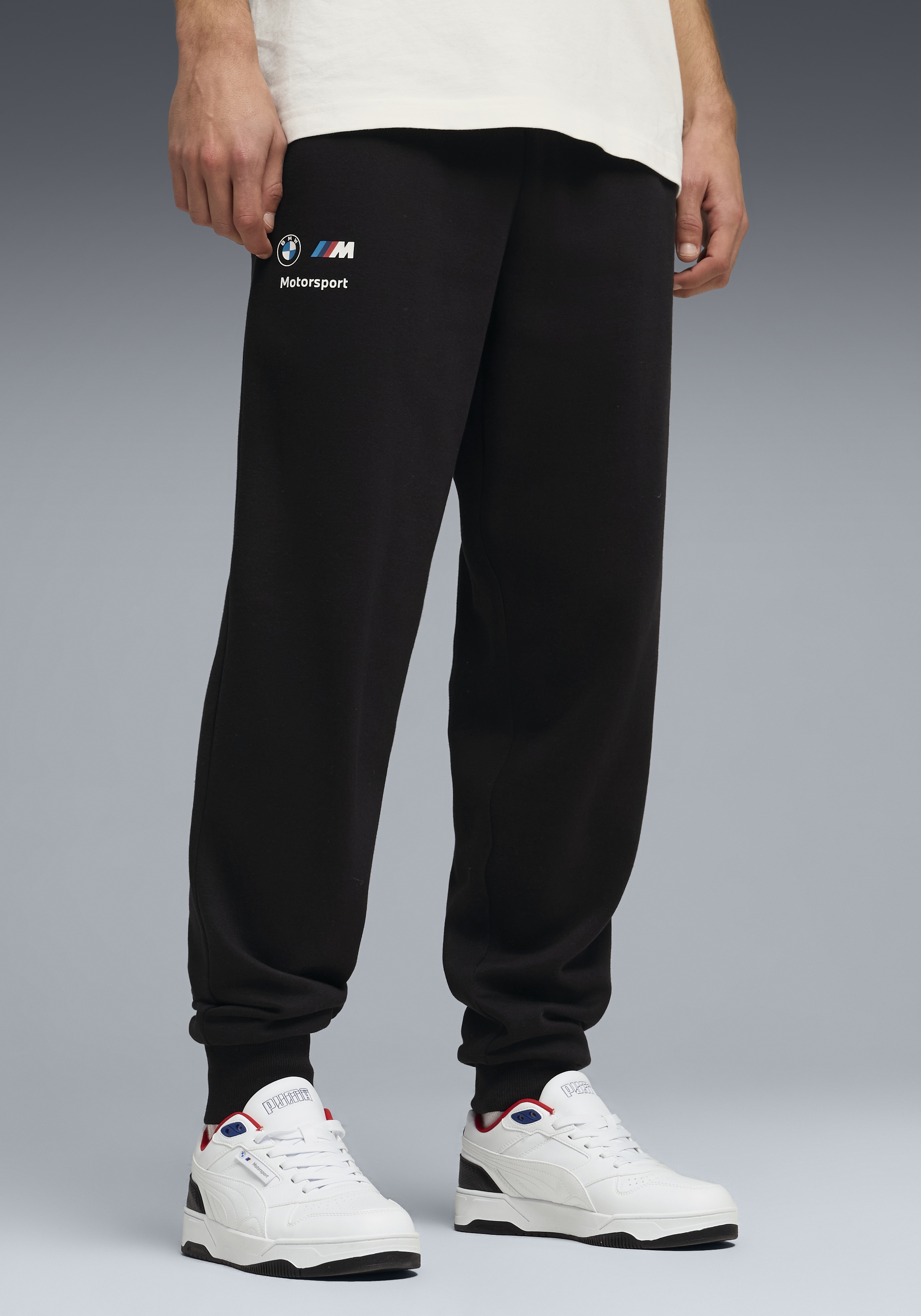 Image of PUMA Trainingshose "BMW MMS ESS PANTS FLEECE" aus Baumwollmischung, mit Nahttaschen, regular fit, mit Logodruck