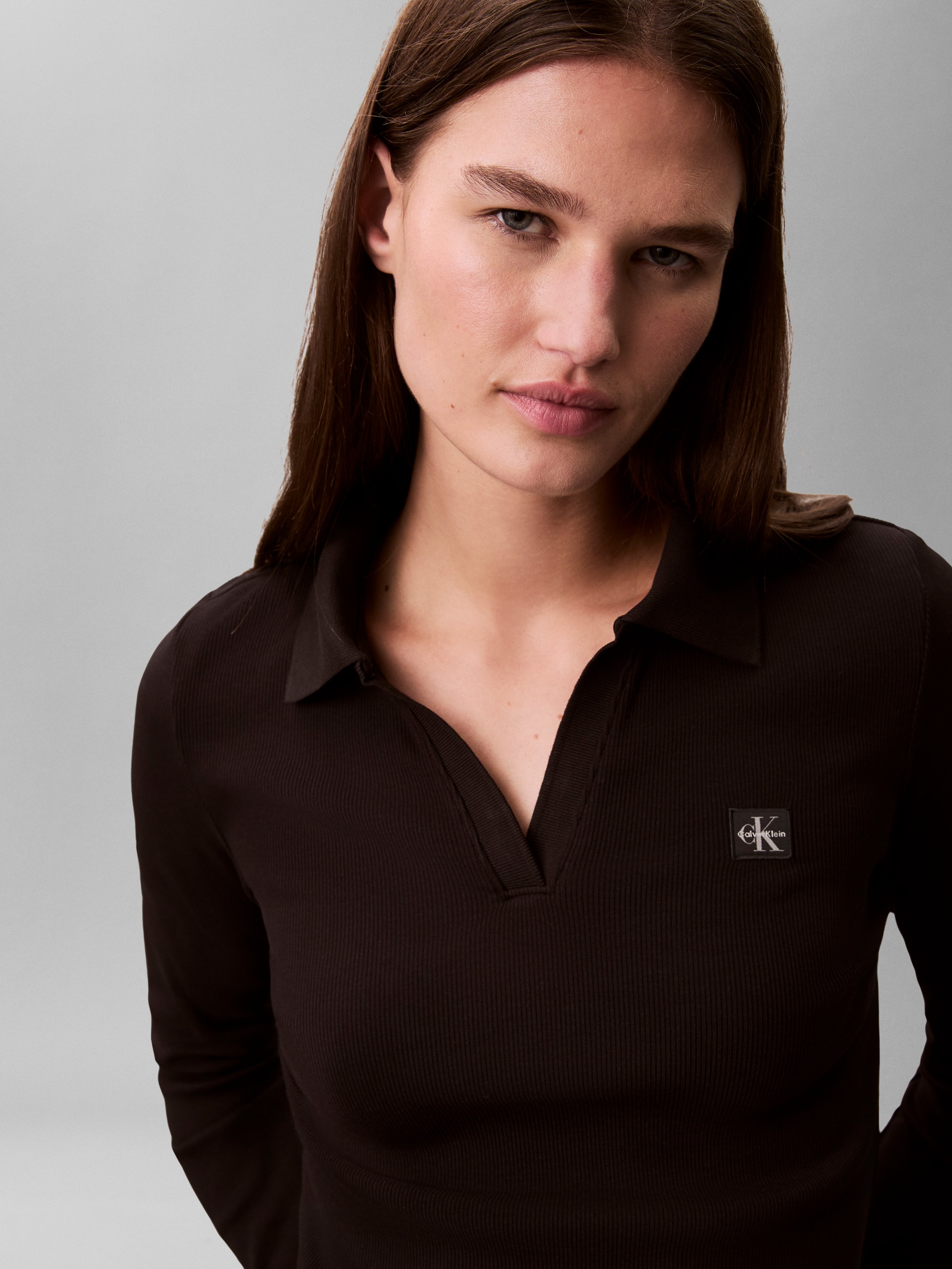 Calvin Klein Jeans Blouse à manches longues Figurbetonte Passform mit V-Ausschnitt