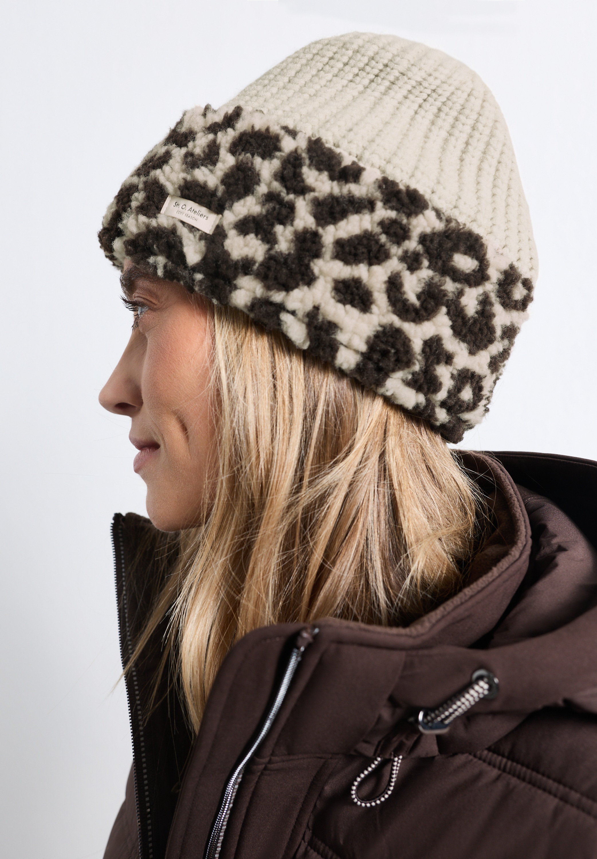STREET ONE Beanie mit Teddydetails / Leo-Look