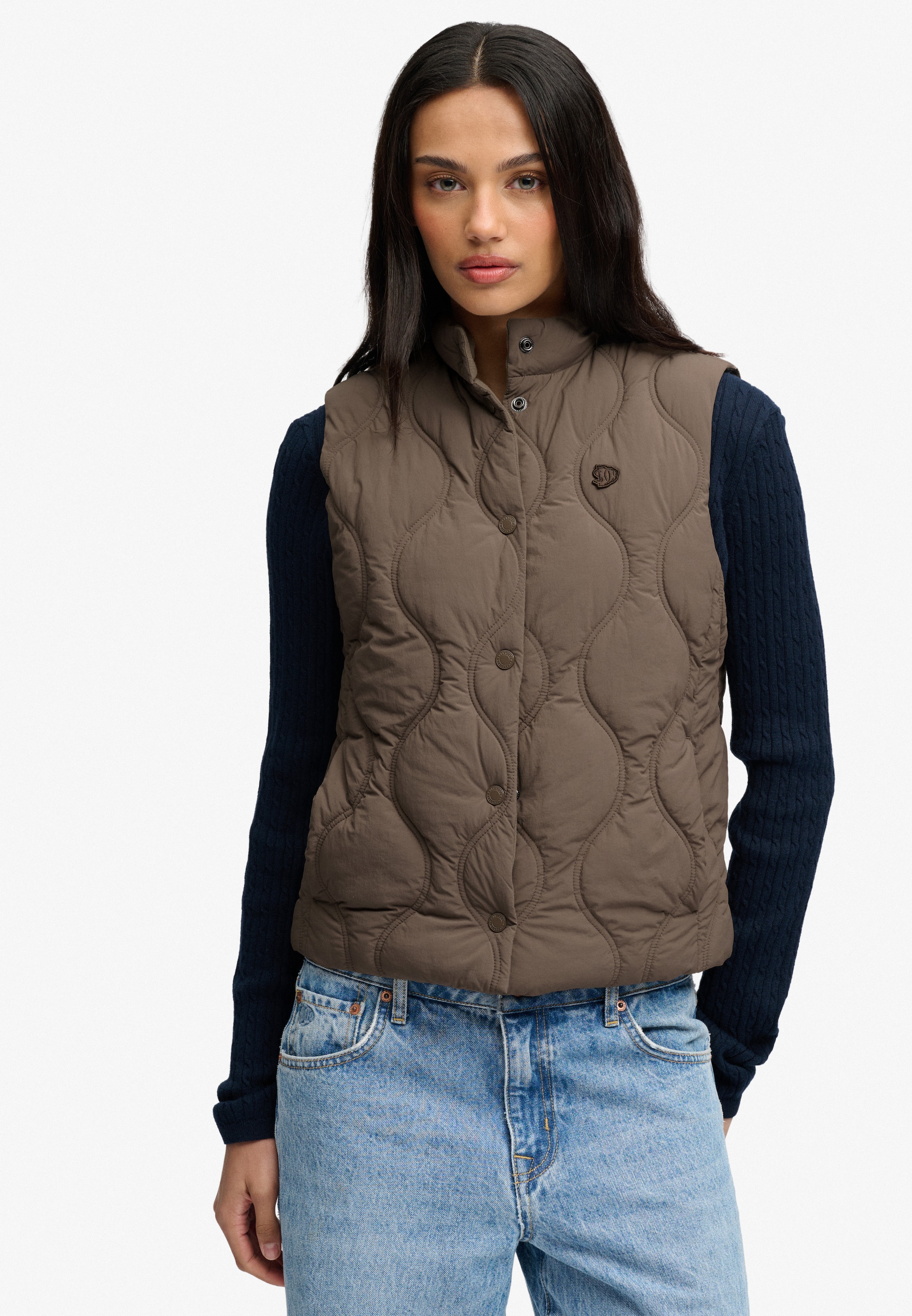 Superdry Gilet matelassé »ONION QUILT CRINKLE SNAP GILET« En nylon, coupe slim, avec fermeture éclair, longueur normale