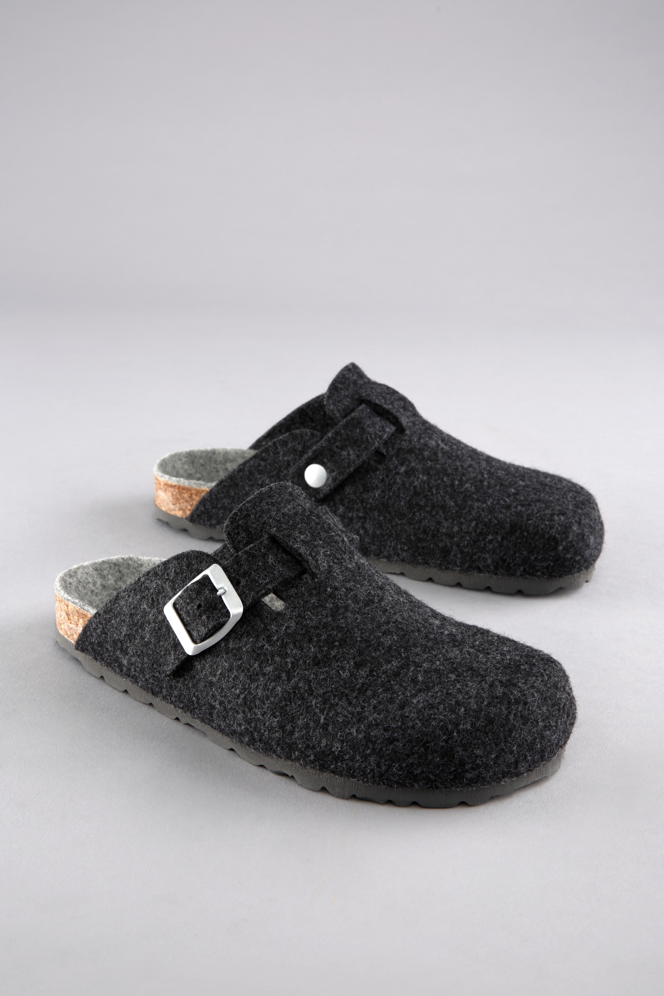 Image of Aniston SHOES Clog Hausschuh, Homeslipper mit verstellbarem Riemchen