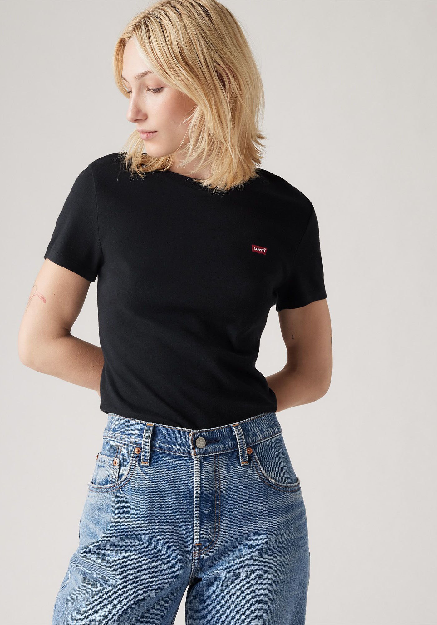 Levi's® T-Shirt »ESSENTIAL HM SS TEE«, Taillierter Schnitt