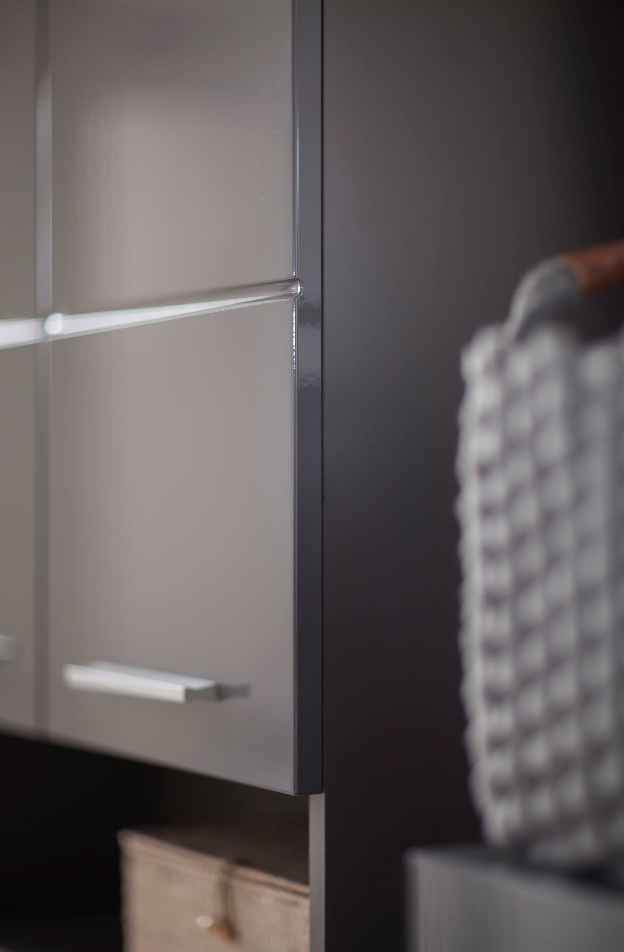 welltime Hängeschrank »Avena«, Badschrank mit wechselbarem Türanschlag - (B/T/H) 37/23/77 cm