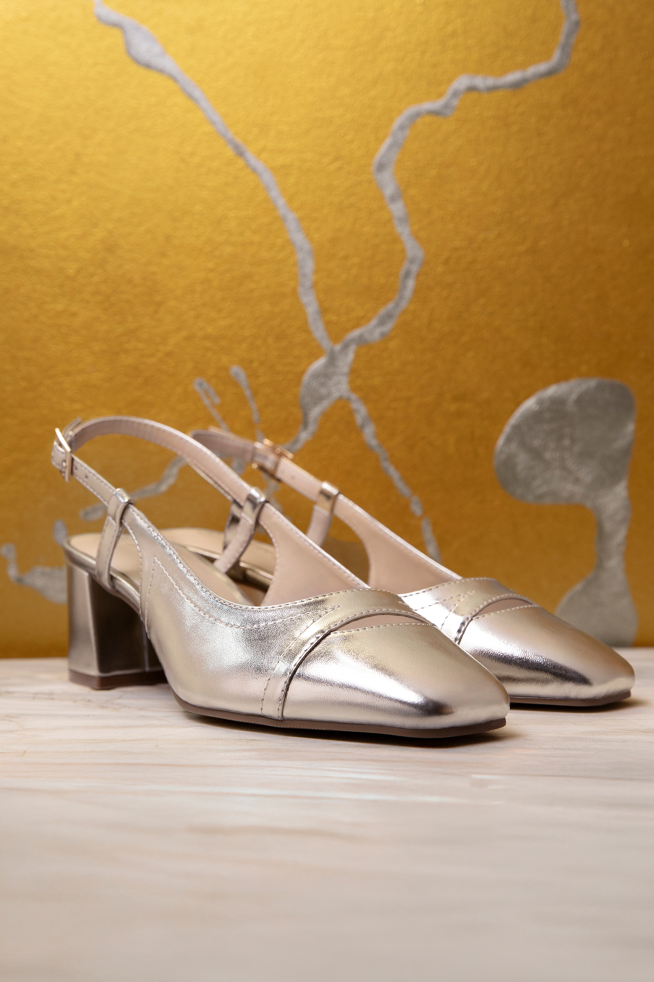 Aniston SHOES Sandales à lanières  Sommerschuh, Riemchensandalette - neue KOLLEKTION