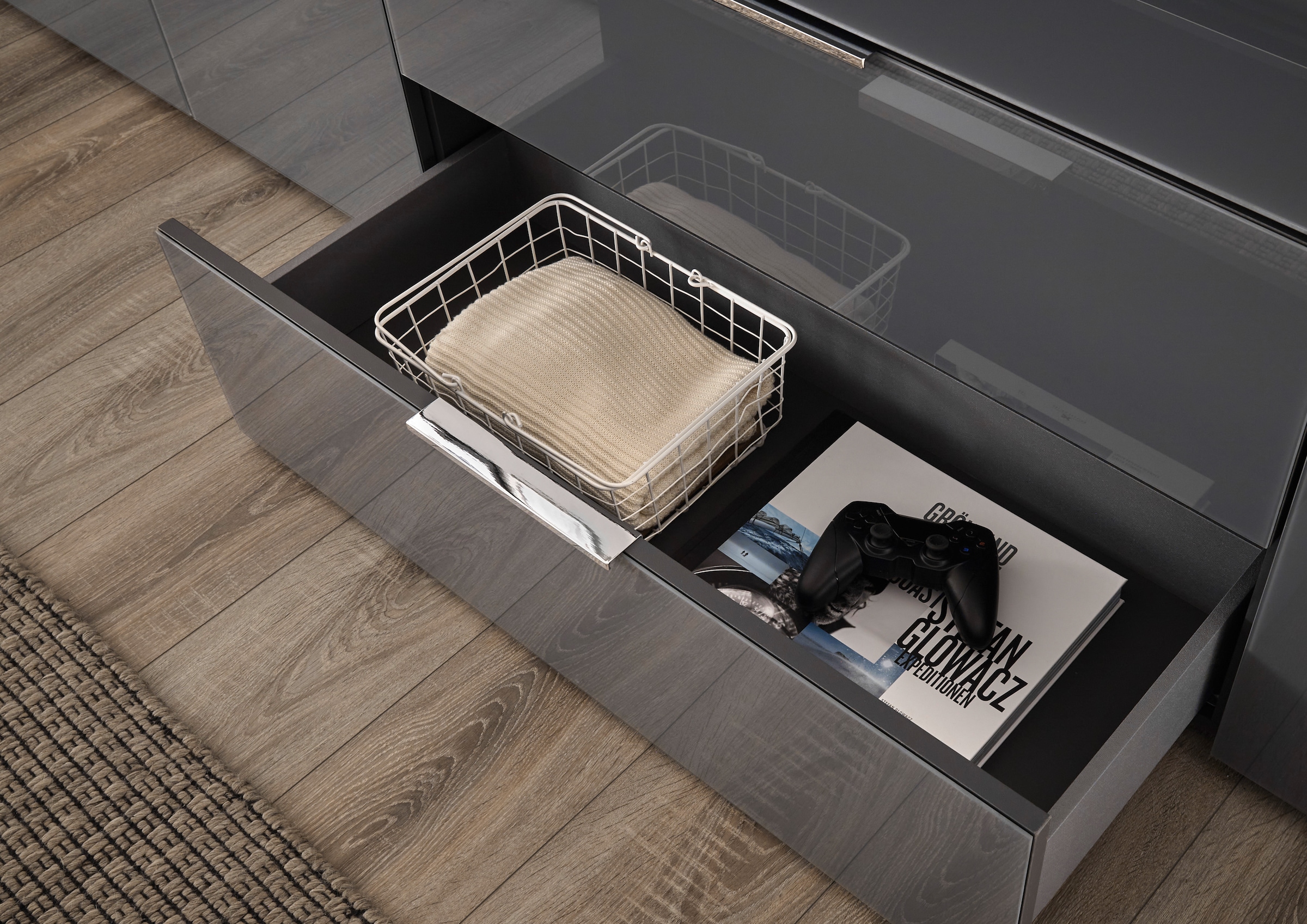 HBZ Kommode »Santorin Mehrzweckschrank mit Schubkästen, BxHxT 90x99x40 cm«, (1 St.), Mit 4 Schubkästen mit Softclose, Glasfront und Glasoberboden