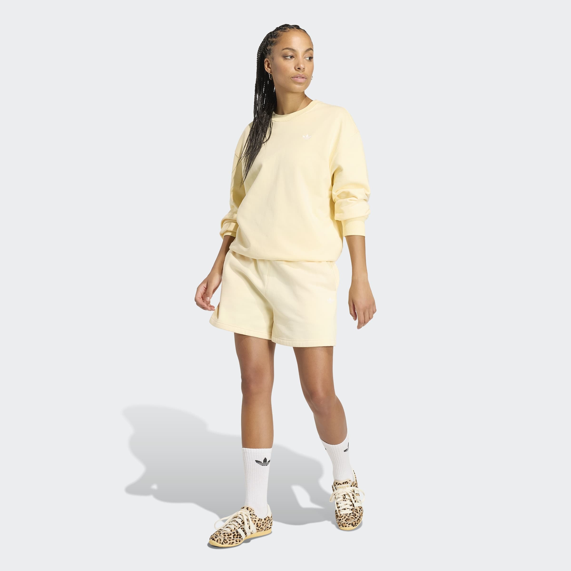 adidas Originals Shorts »ESSENTIALS FLEECE-, LOCKER GESCHNITTEN«  mit engem Schnitt, aus Baumwolle und Polyester