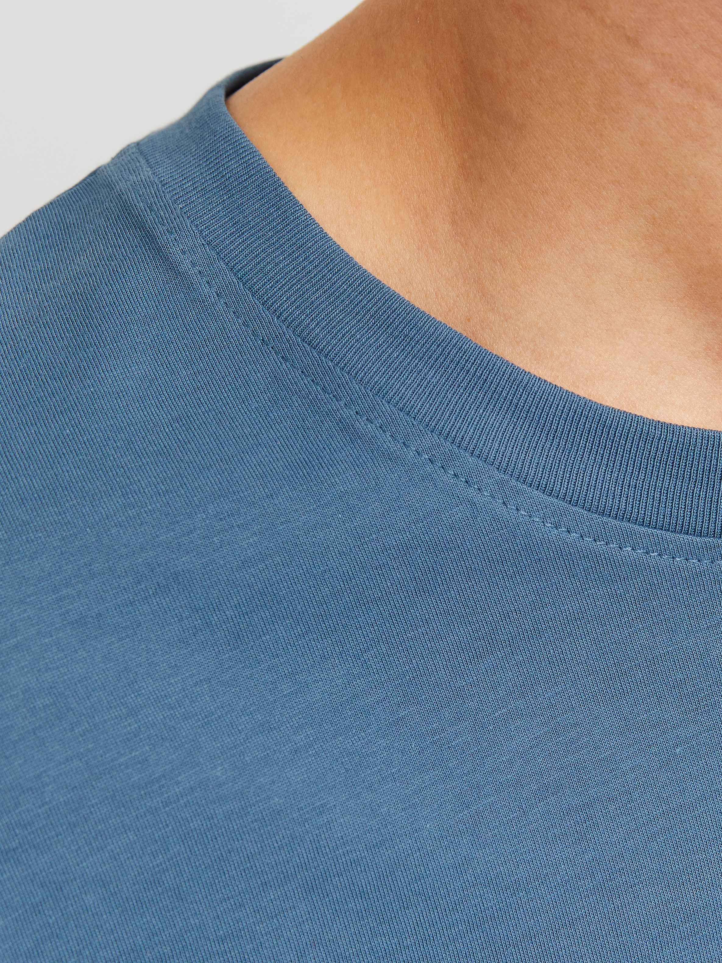 Jack & Jones Rundhalsshirt »JJESTAR mit Pigmentprint und Baumwollgefühl« mit Pigmentprint