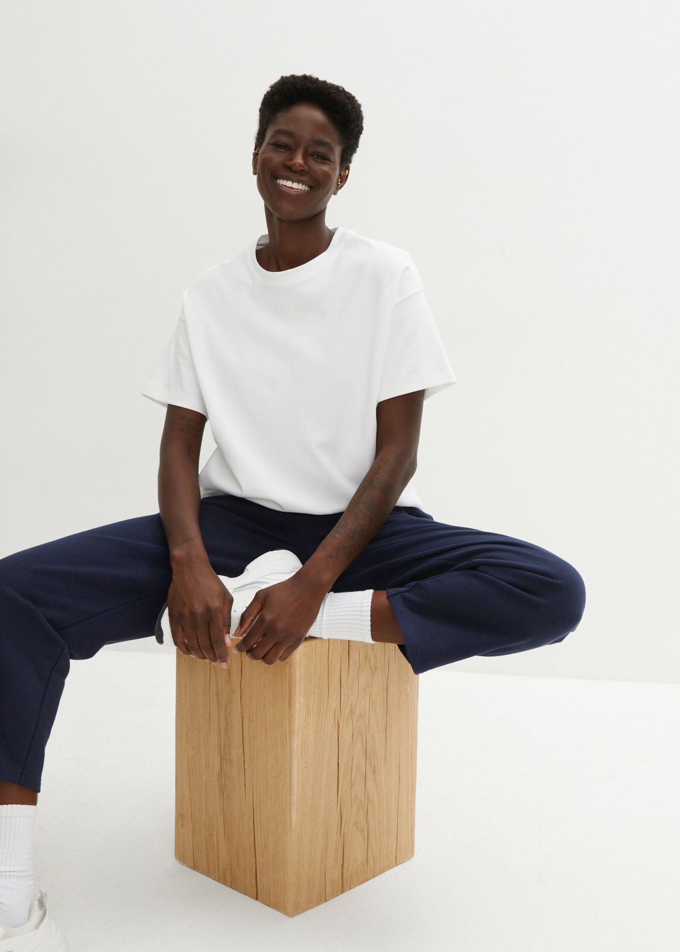 bonprix T-shirt oversize 1 Oversize-Passform, Halbarm-Design, aus Baumwolle