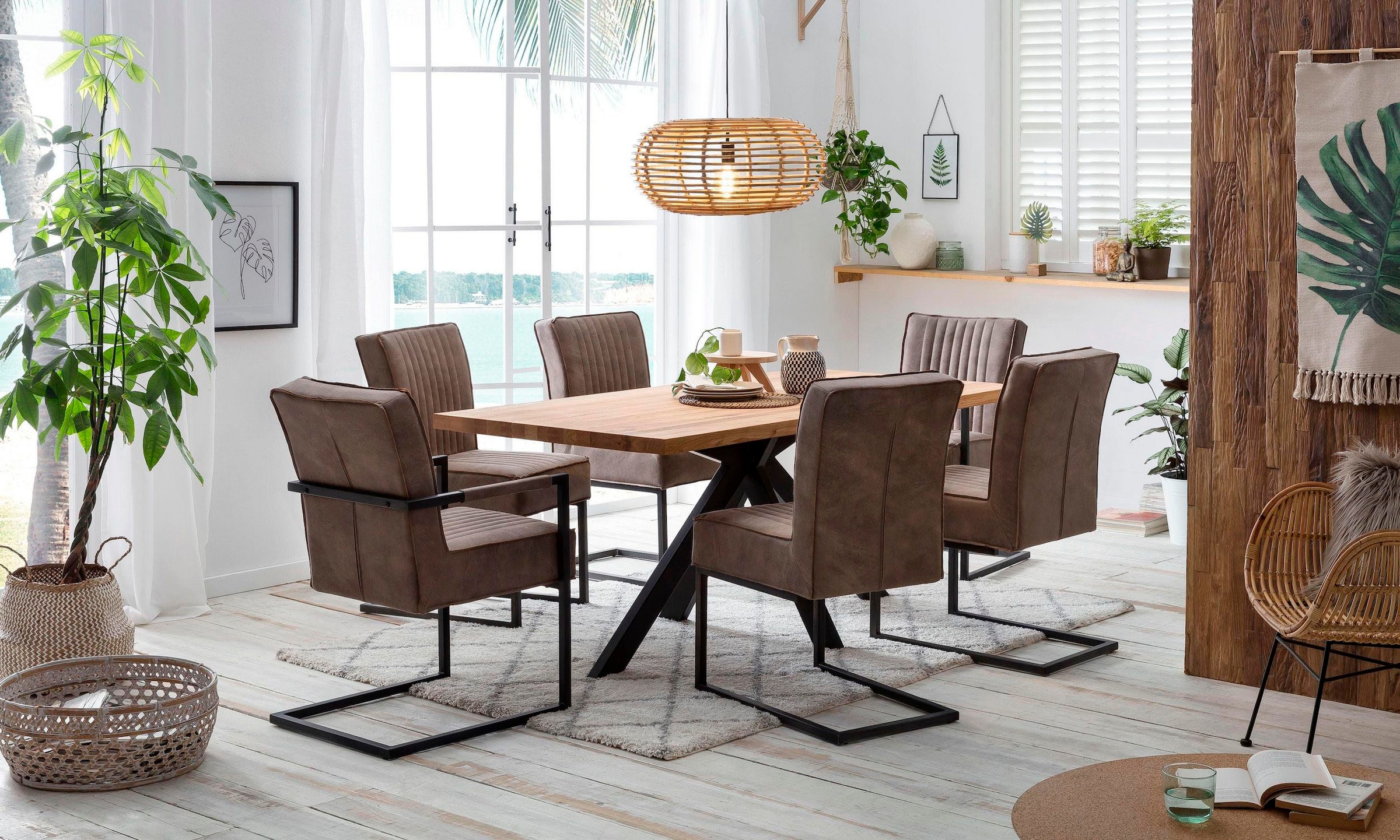 Home affaire Table de salle à manger »New York« avec pied moderne en forme d’araignée