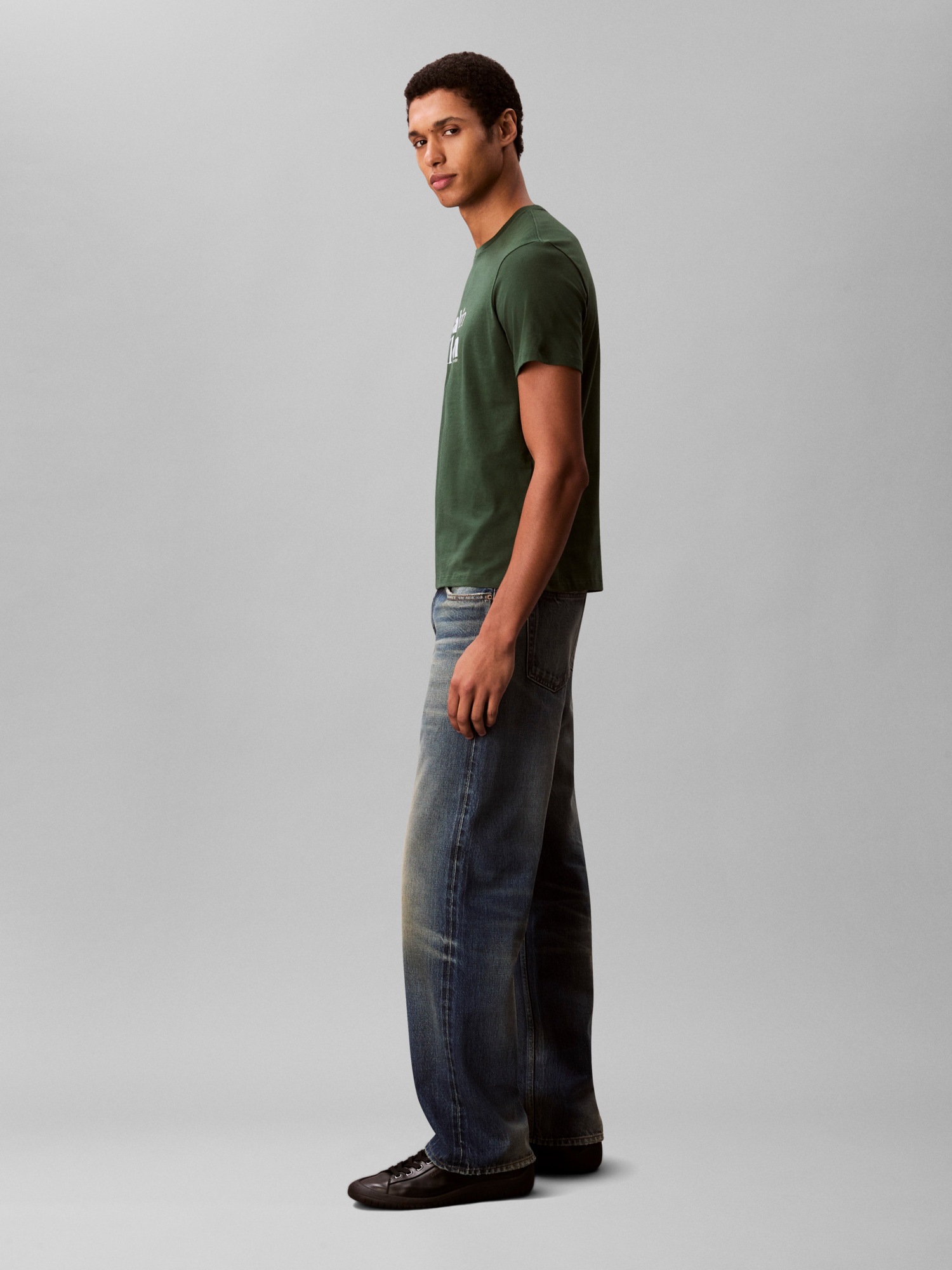 Calvin Klein T-Shirt »SS 30S EU CALVIN KLEIN BOLD GRAP«, Mit Rundhalsausschnitt, regular fit