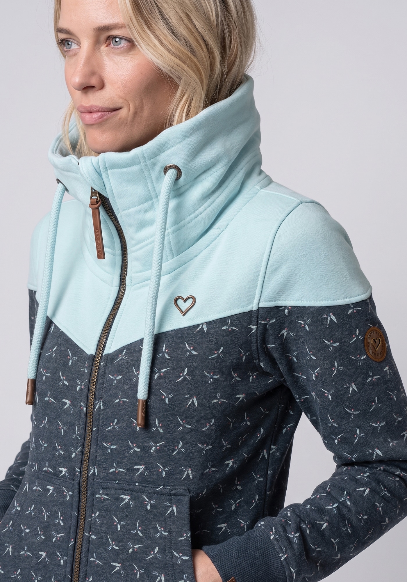 Alife & Kickin Veste sweat »ValinaAK B« avec col montant réglable haut