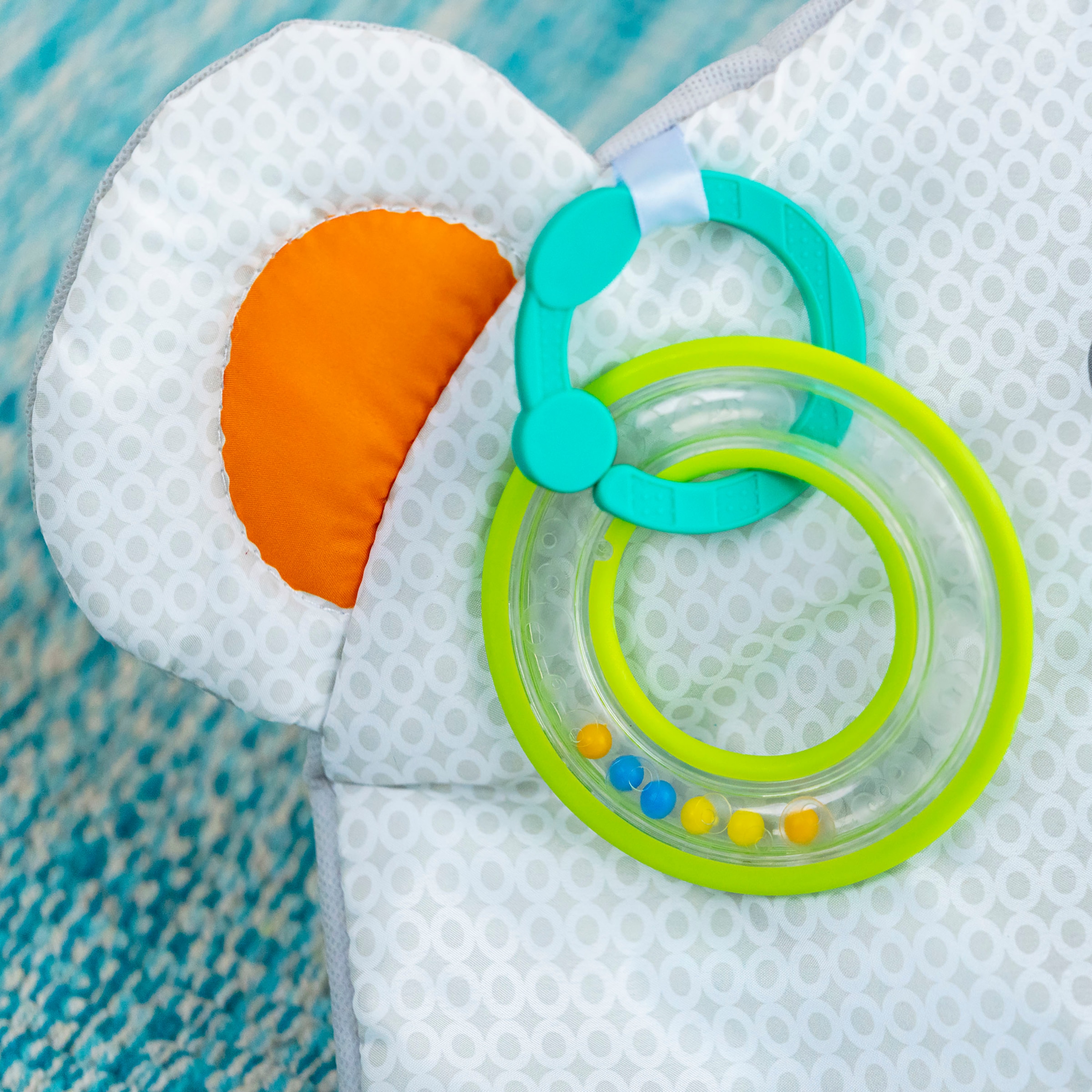 Bright Starts Jouet de préhension »Tummy Time Prop & Play™«