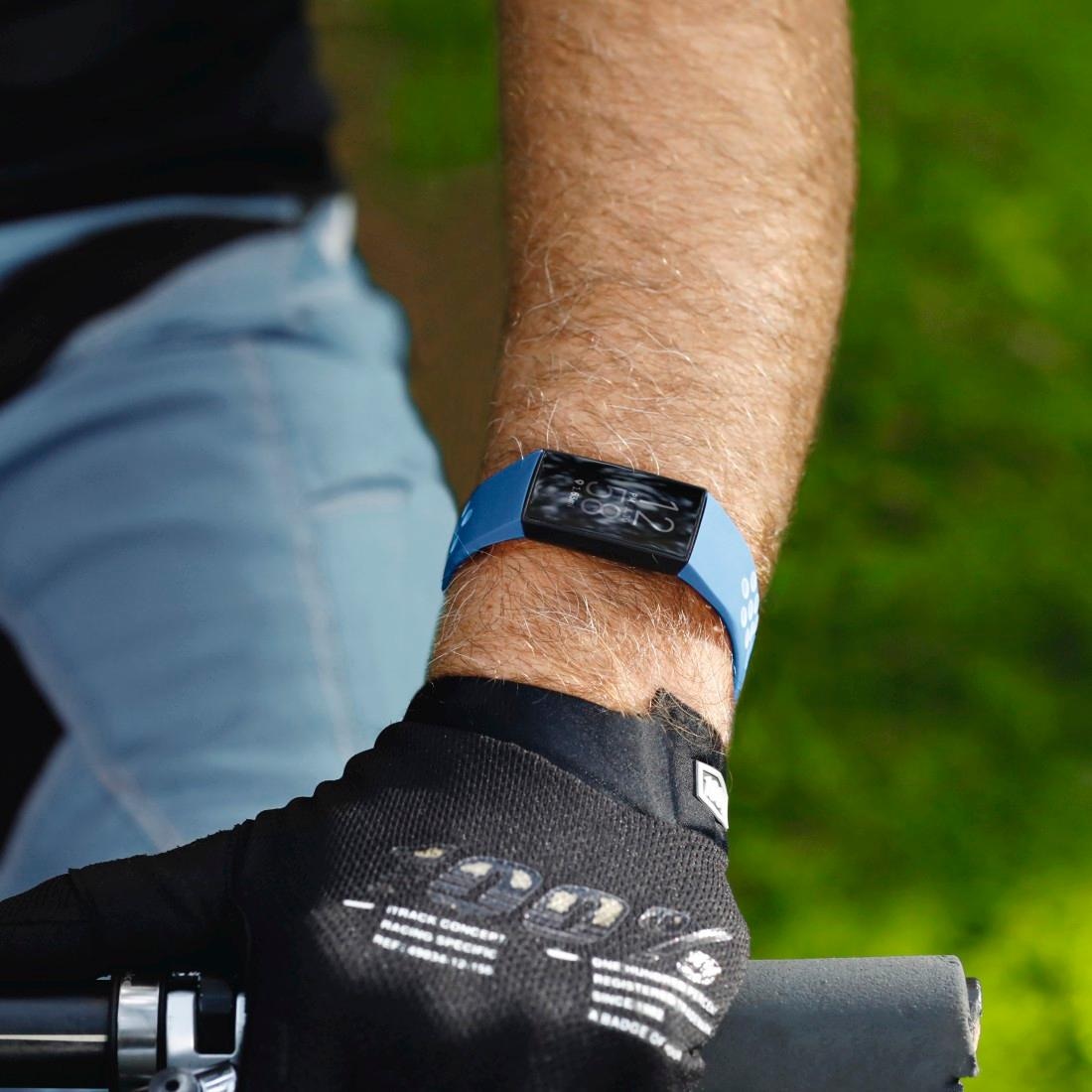 ♕ Hama Smartwatch-Armband »Ersatzarmband Fitbit 3/4, Abwaschbar - versandkostenfrei - atmungsaktives Rutschfest 22mm, kaufen Sportarmband«, Schmutzabweisend Charge