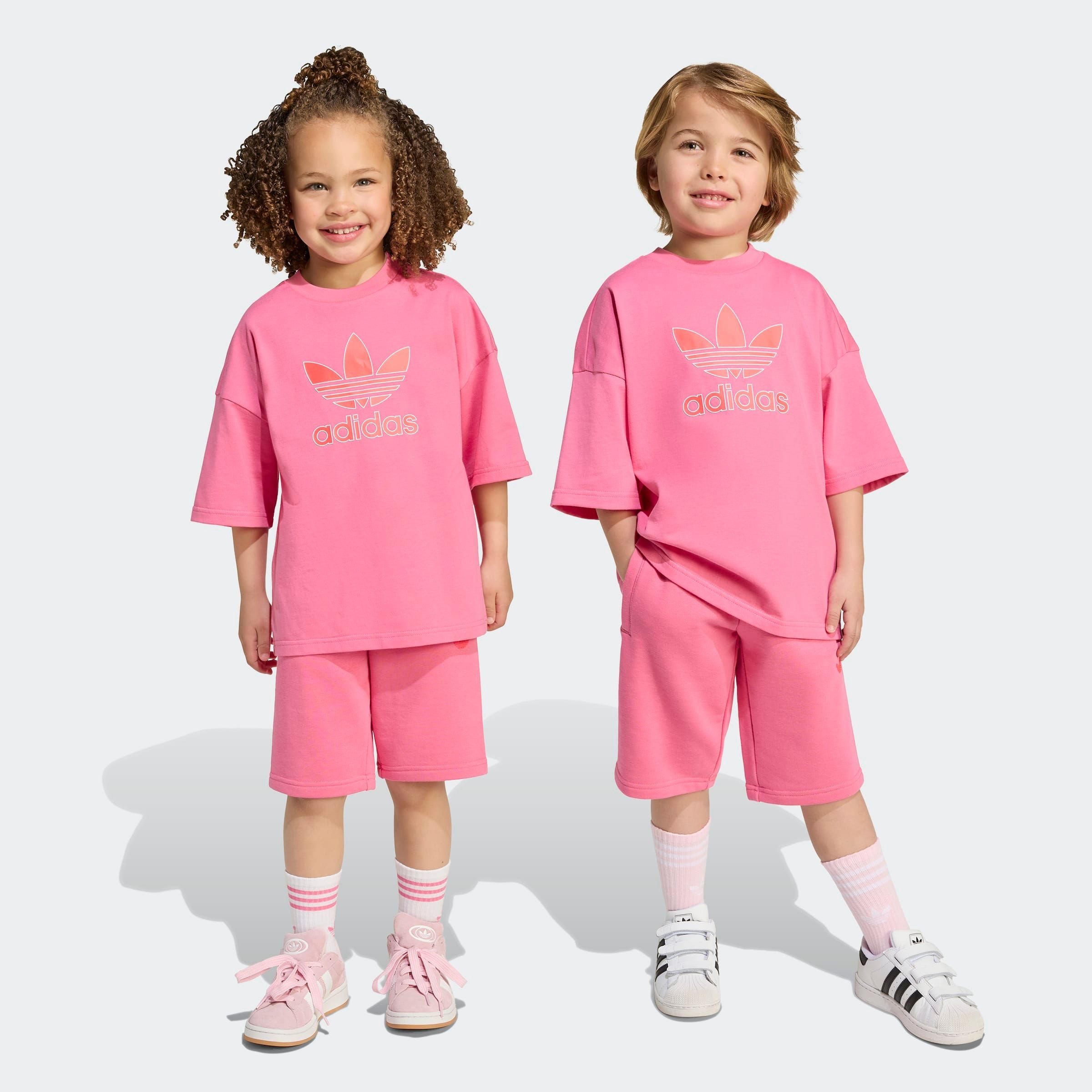 Image of adidas Originals Trainingsanzug "UND SET BIG LOGO DESIGN KIDS" 2 Stk.