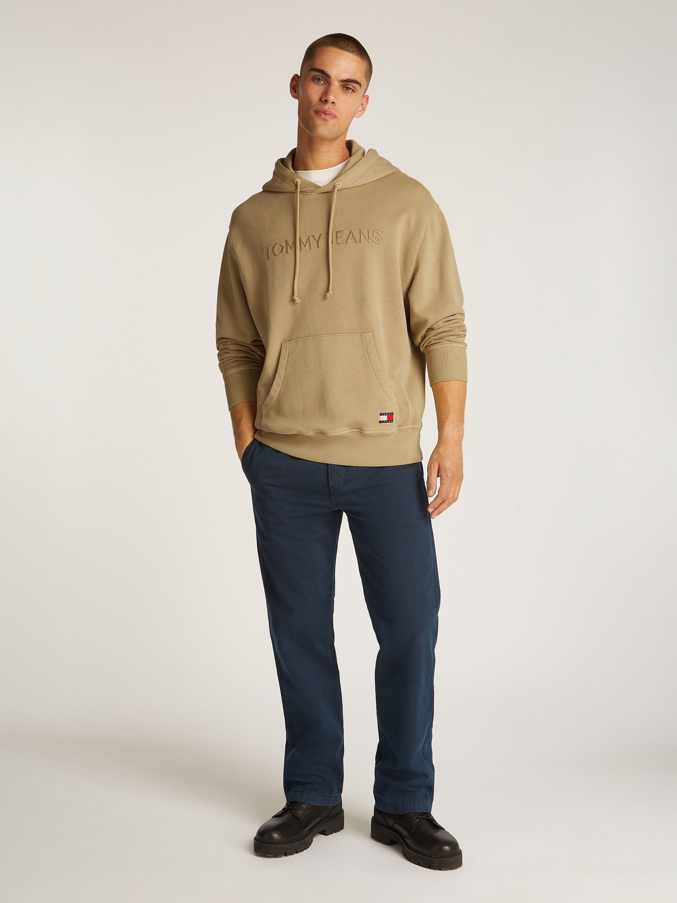 Tommy Jeans Hoodie »TJM RLX TJ LABEL HOODIE«, mit grosser Logostickerei
