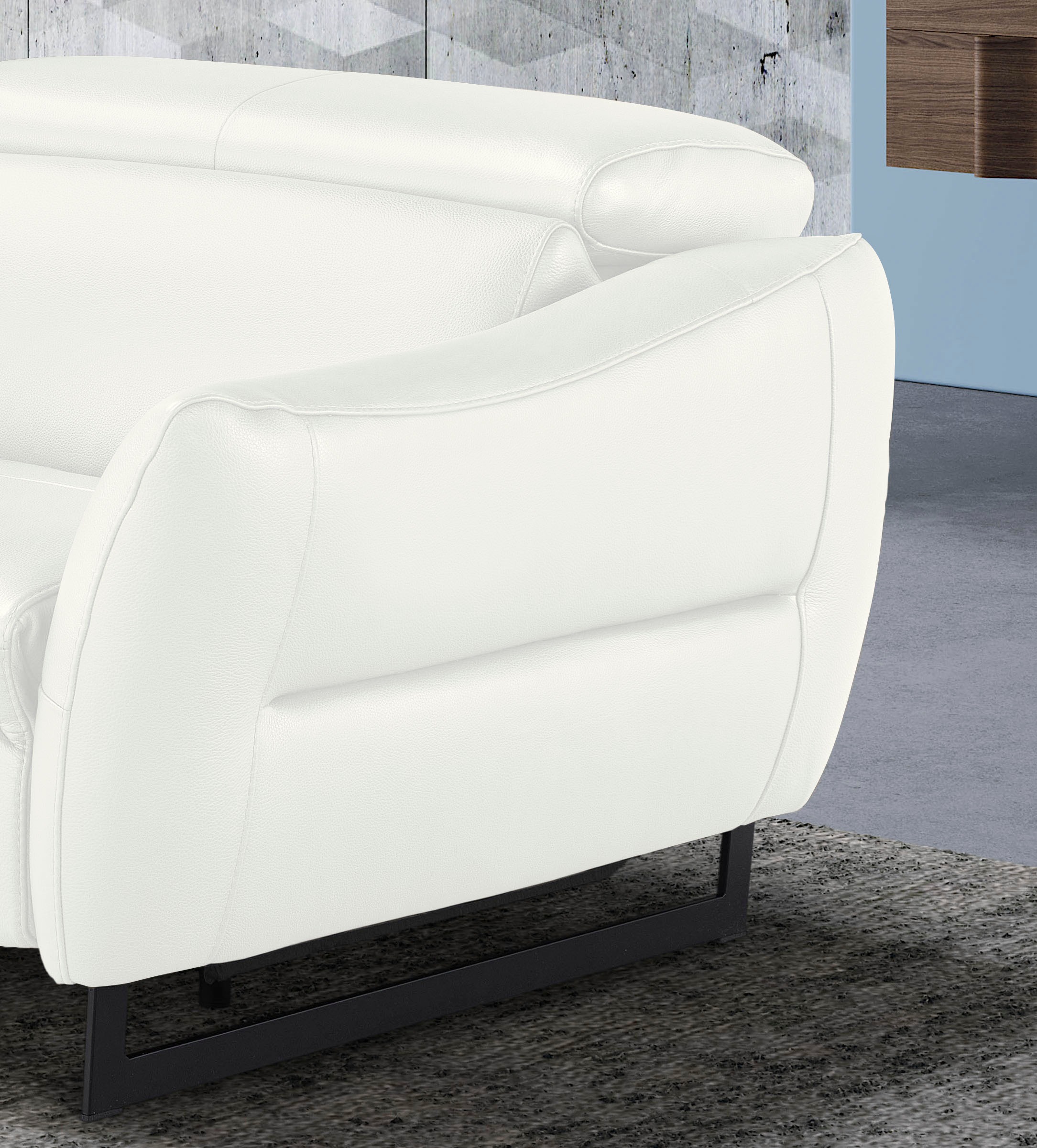 Egoitaliano 2,5-Sitzer »Dafne, elegantes Designsofa mit hohem Sitzkomfort«, wahlw. mit elektrischer Relaxfunktion, Kopfteile manuell verstellbar