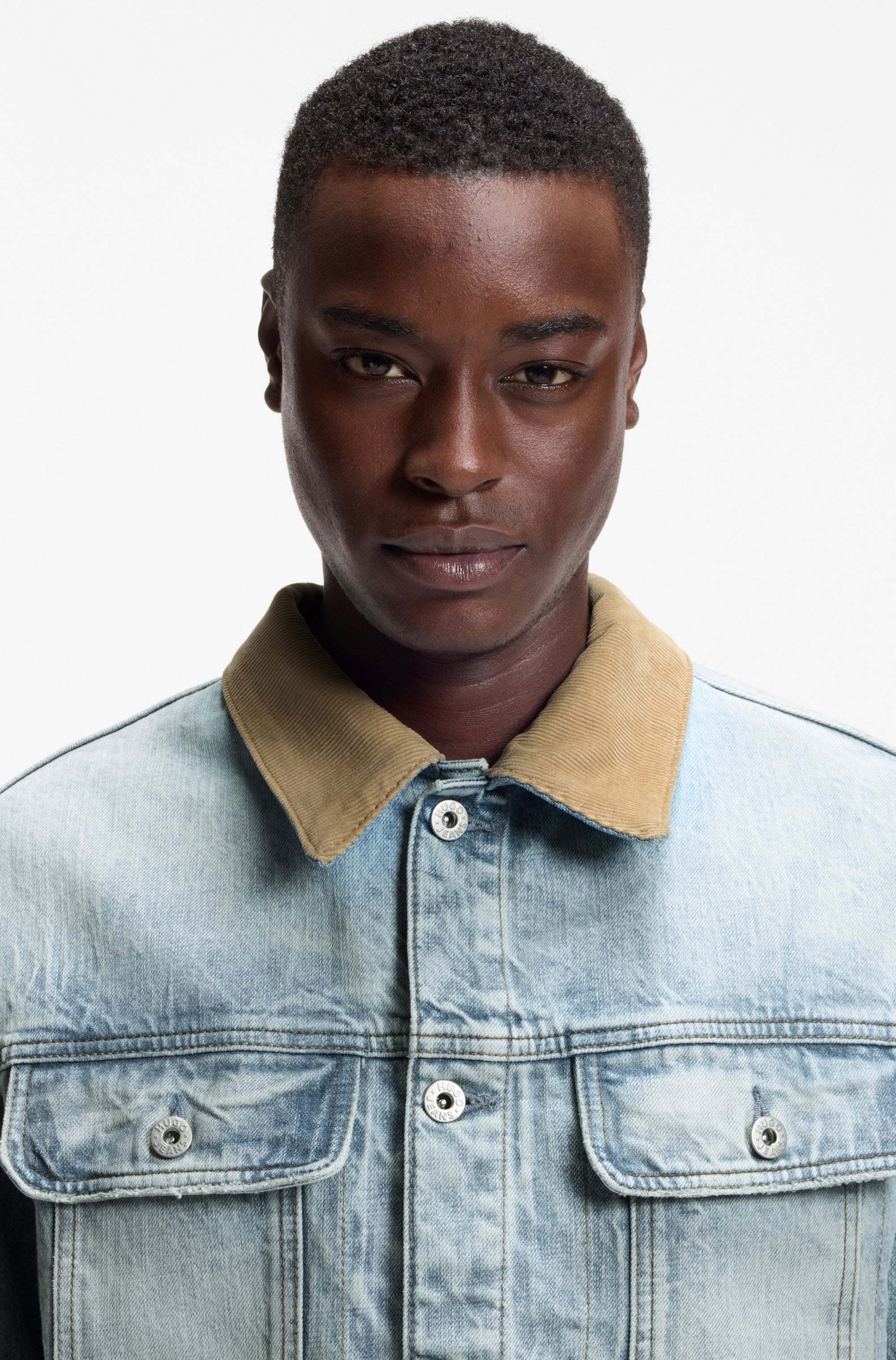 HUGO Veste en jean »Erlo« Col en velours côtelé, coupe décontractée, écusson logo en cuir velours