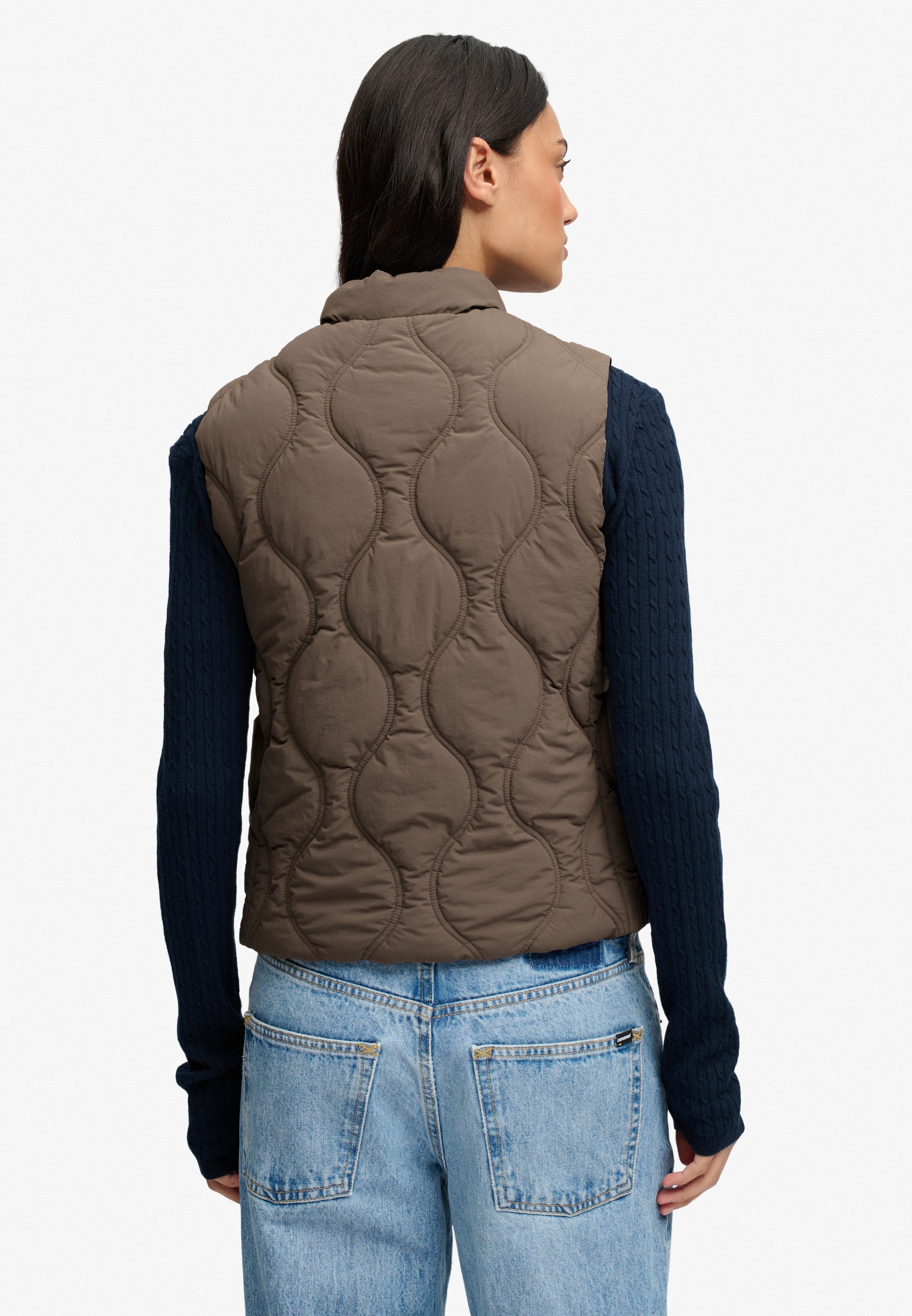 Superdry Gilet matelassé »ONION QUILT CRINKLE SNAP GILET« En nylon, coupe slim, avec fermeture éclair, longueur normale