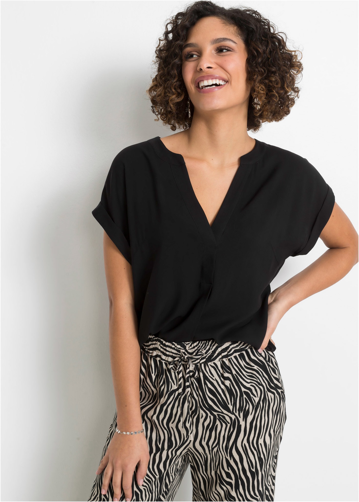 Image of bonprix Tunika eleganter Look, Kurzarm-Design, Regular Fit, mit Henley-Kragen