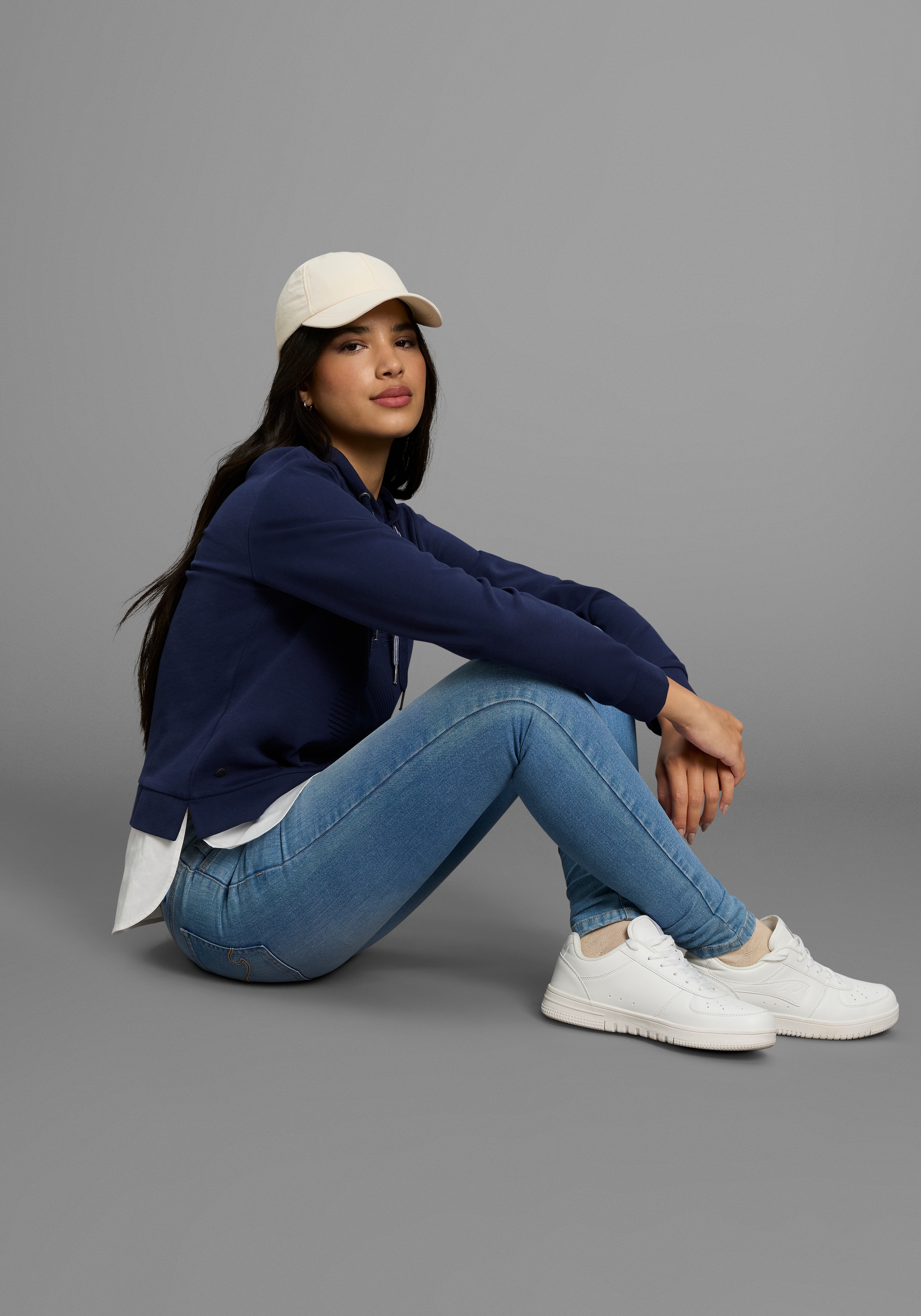 KangaROOS Kapuzensweatshirt, mit angenähtem Blusensaum