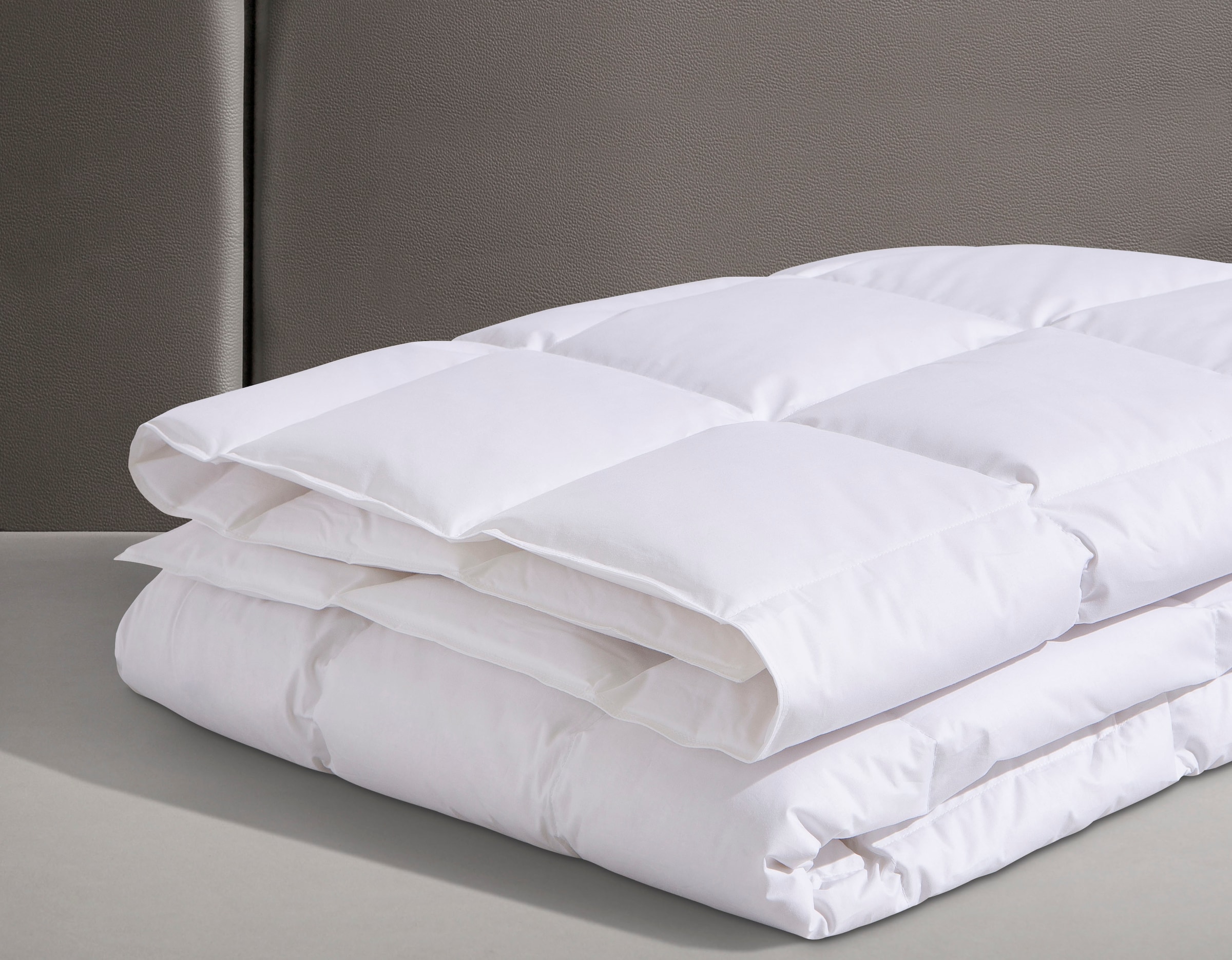 Älgdröm Daunenbettdecke + Federkissen »Loftet, Bettdecke 135x200 cm, 155x220 cm, Made in Green« 2-tlg., Set mit Kissen 40X80 cm, 80x80 cm, allergikerfreundlich