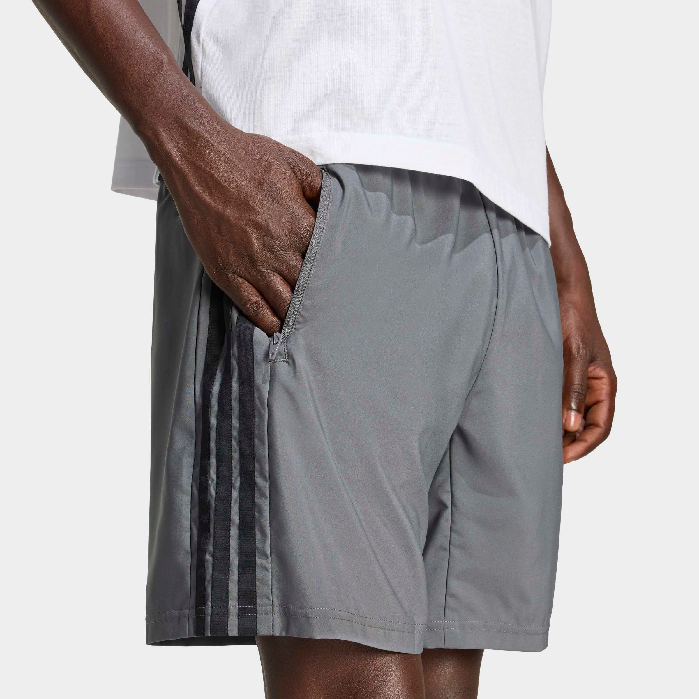 adidas Performance Shorts »WORKOUT ESSENTIALS BASE 3-STREIFEN WOVEN«  für Fitness und Sportmode, normal-weite Passform