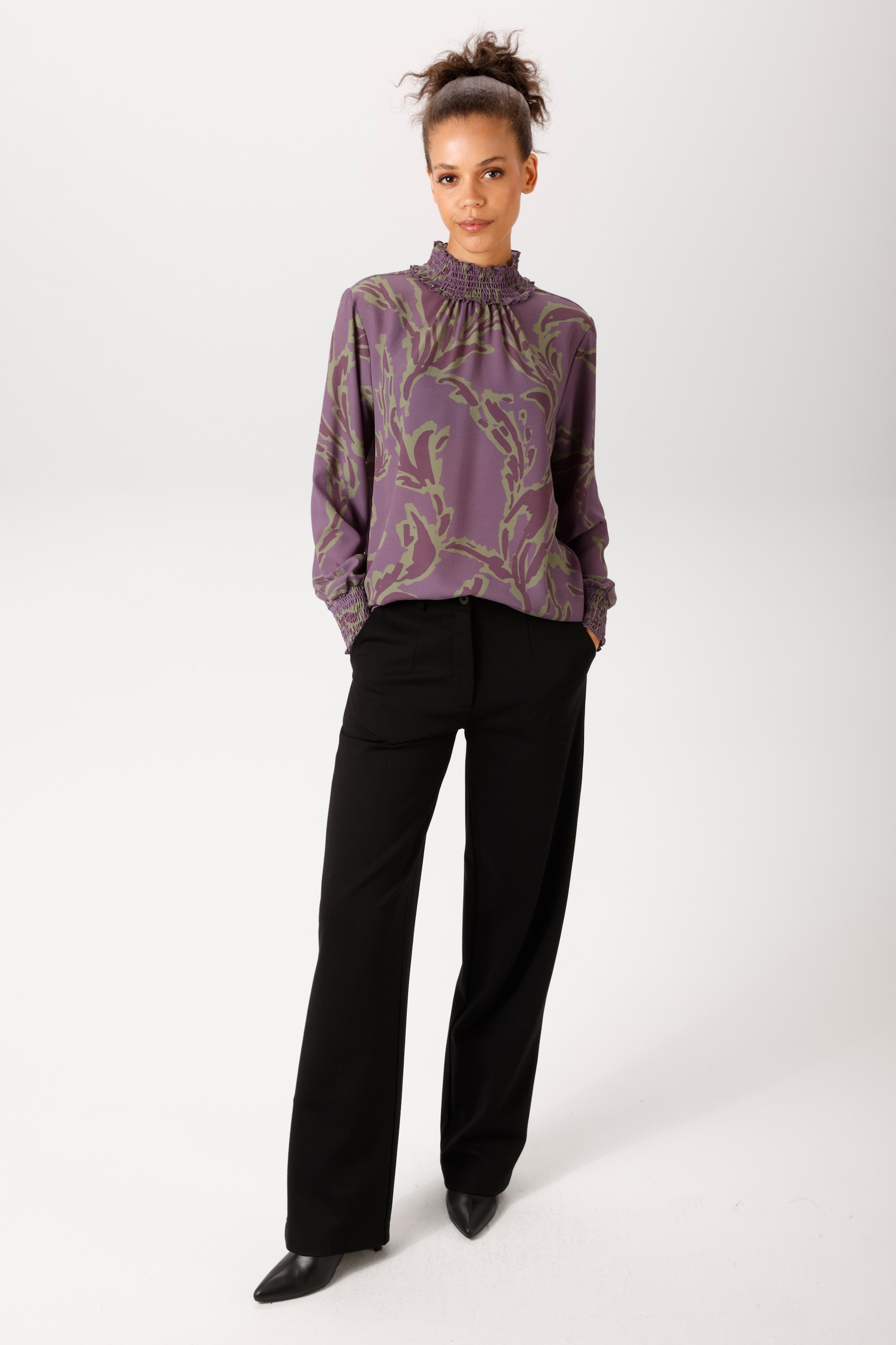 Aniston CASUAL Blouse à enfiler imprimé de grandes feuilles graphiques - NOUVELLE COLLECTION