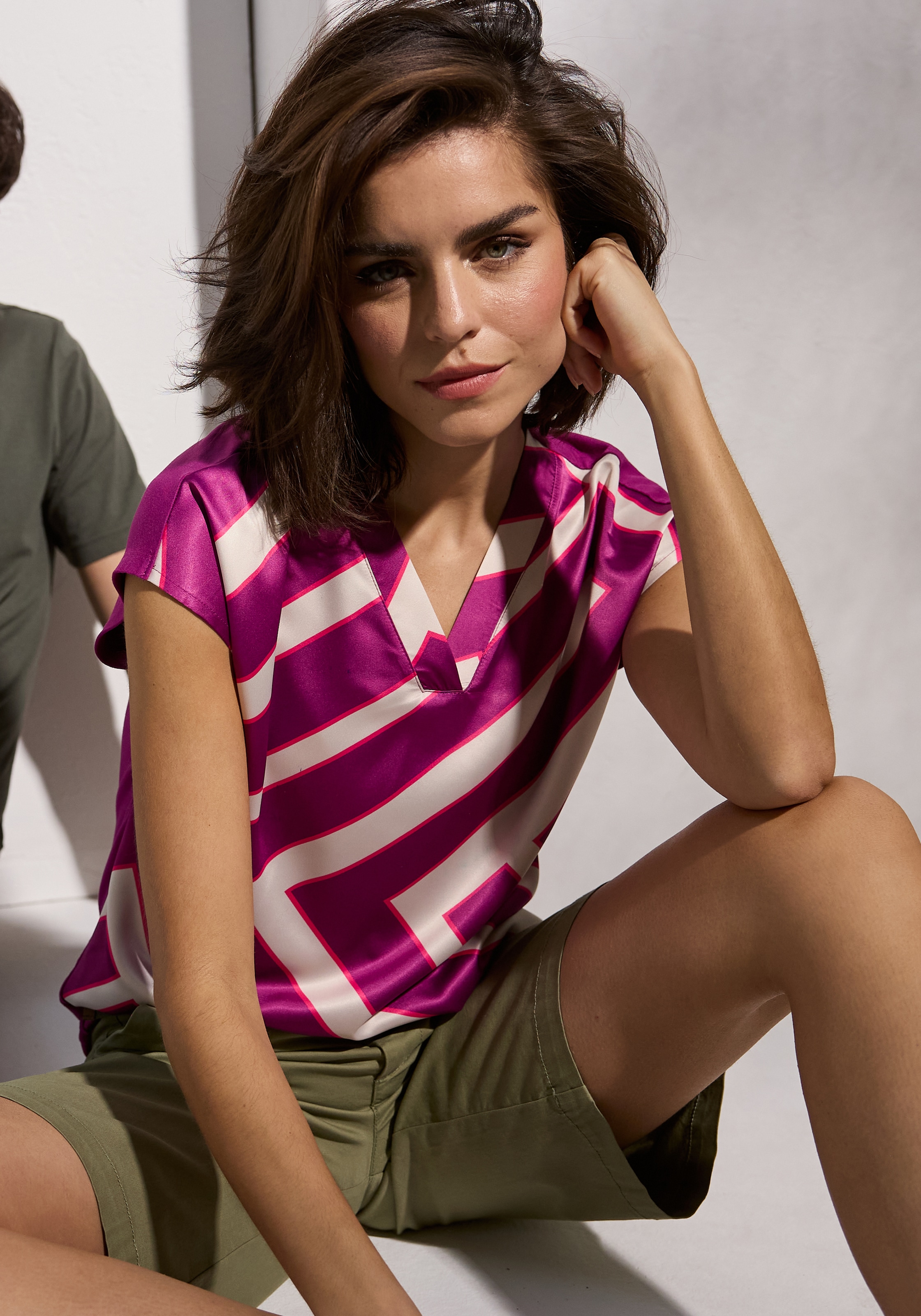 Image of Laura Scott Satinbluse im Materialmix, vorne Satin, hinten weicher Jersey