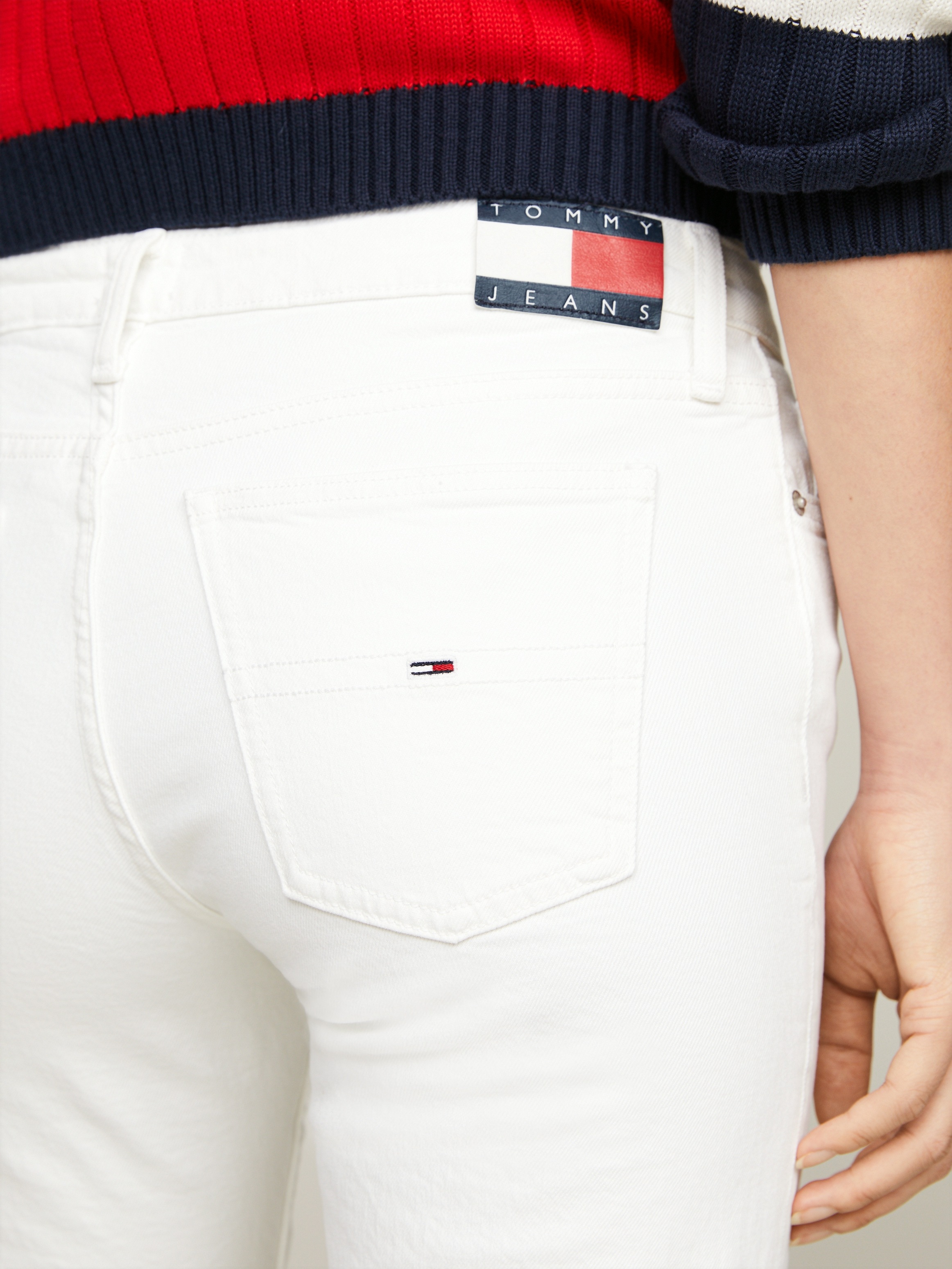 Tommy Jeans Bequeme Jeans »Sophie Low Wais Flare Wide«, mit Ledermarkenlabel