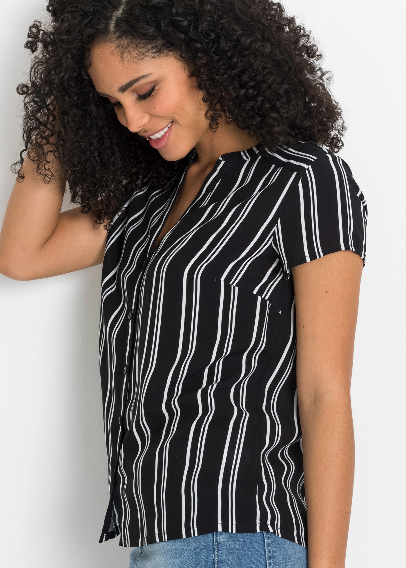 Image of bonprix Kurzarmbluse Regular Fit, für Businessmode, aus Viskose, feminin gestaltet