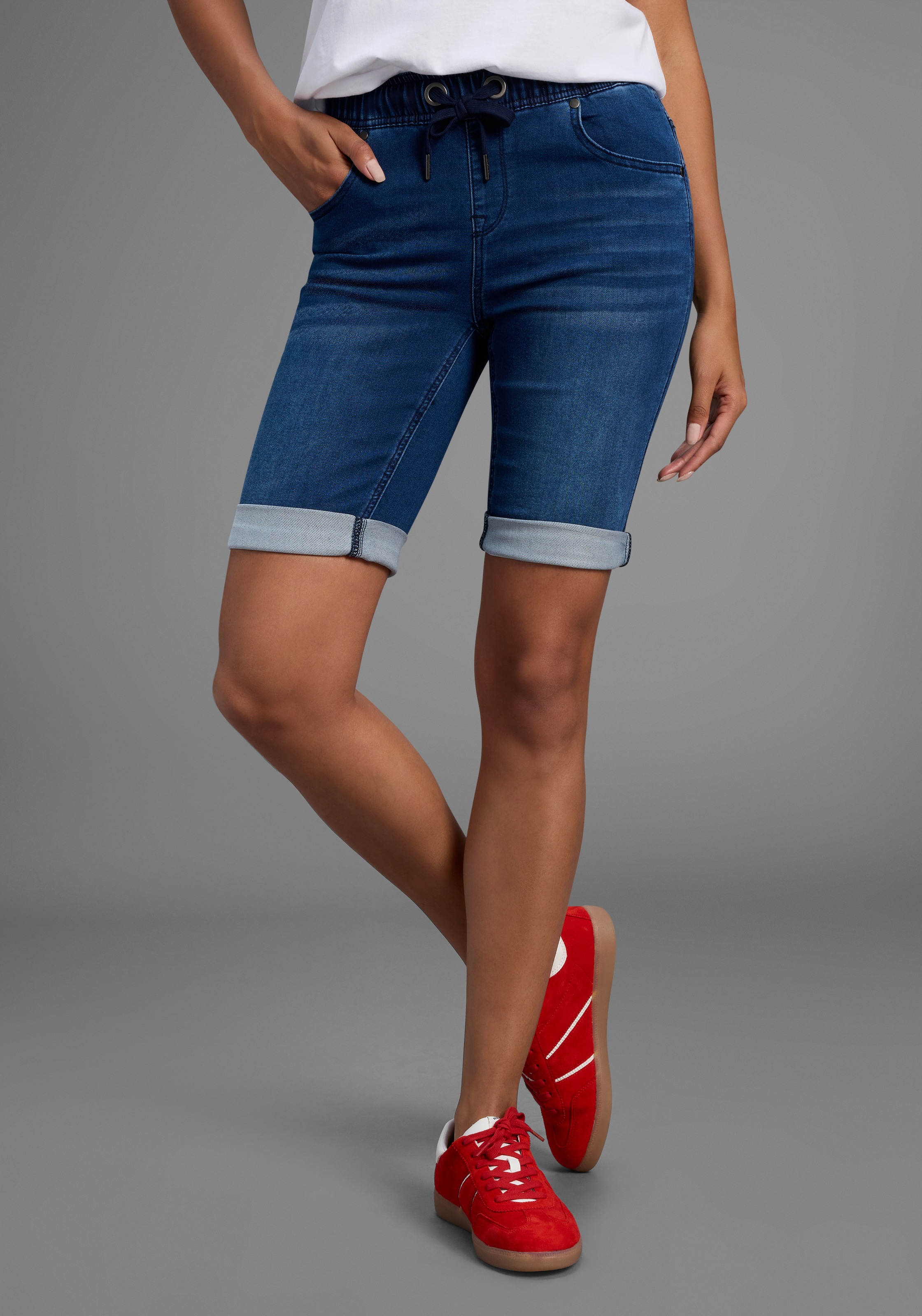 Image of Arizona Jogg-Jeansbermudas hohe Leibhöhe, krempelbare Beinabschlüsse, Used-Look