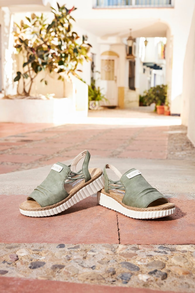 Rieker Plateausandale  , Keilsandalette, Sommerschuh mit Juterahmen an der Laufsohle