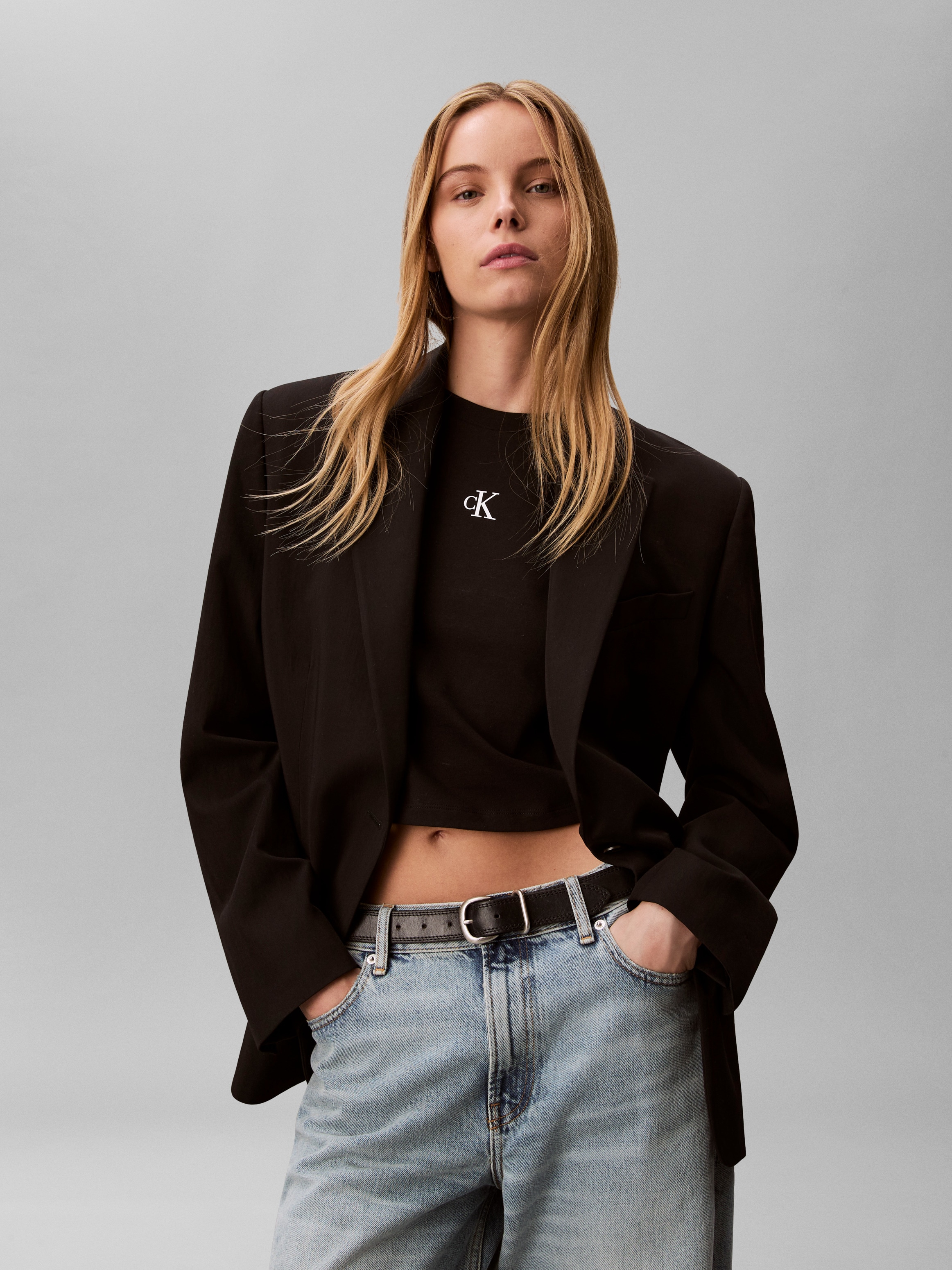 Calvin Klein Jeans T-shirt »LOGO CROPPED TEE« coupe boxy avec col rond, avec inscription logo