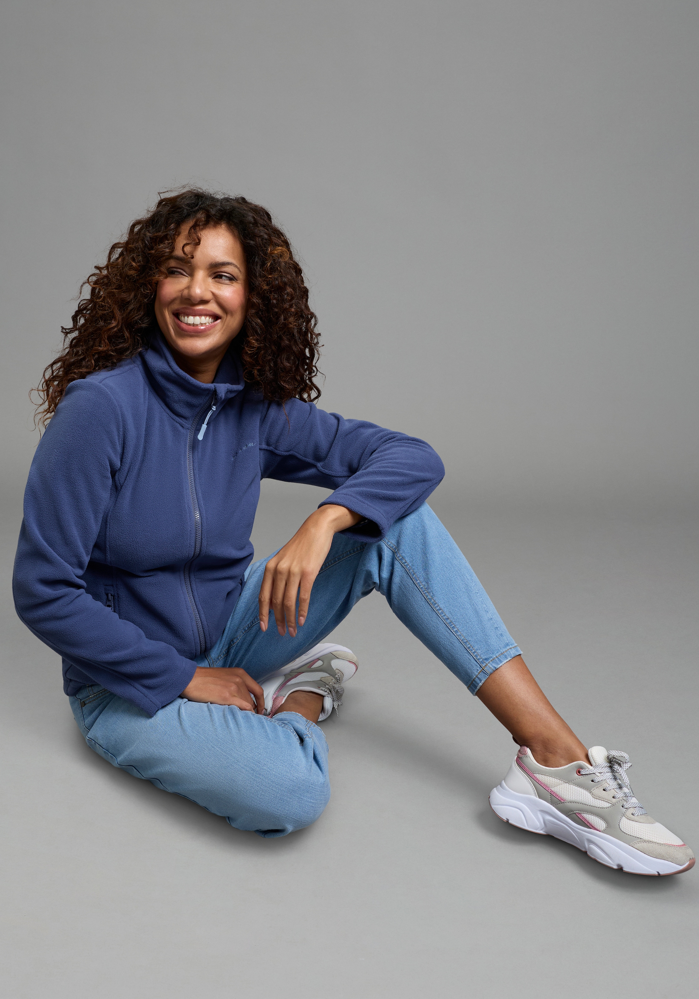 Ocean Sportswear Fleecejacke aus weichem Fleece-Material, unifarben, mit Logostickerei