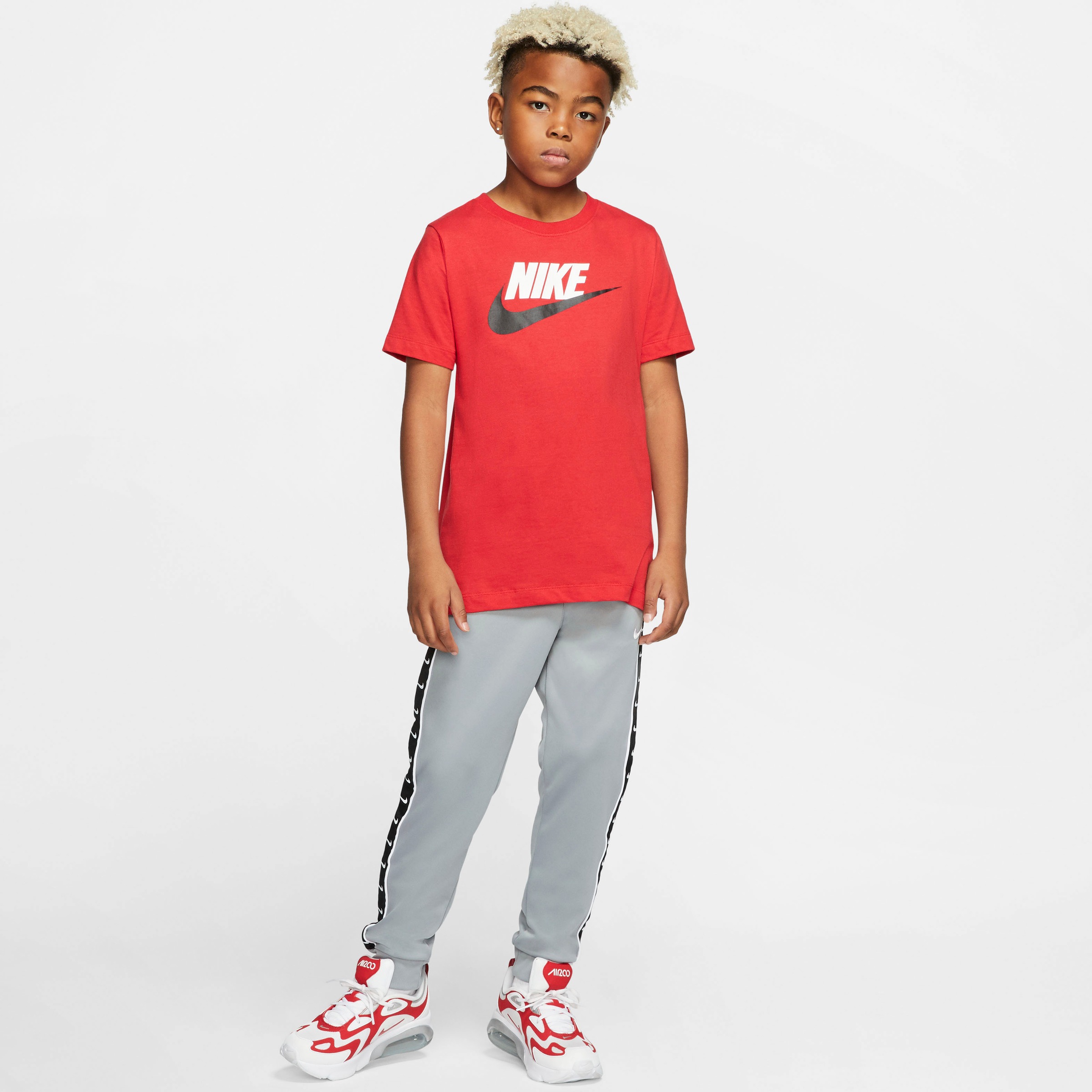 Nike Sportswear T-Shirt »BIG KIDS' COTTON T-SHIRT«