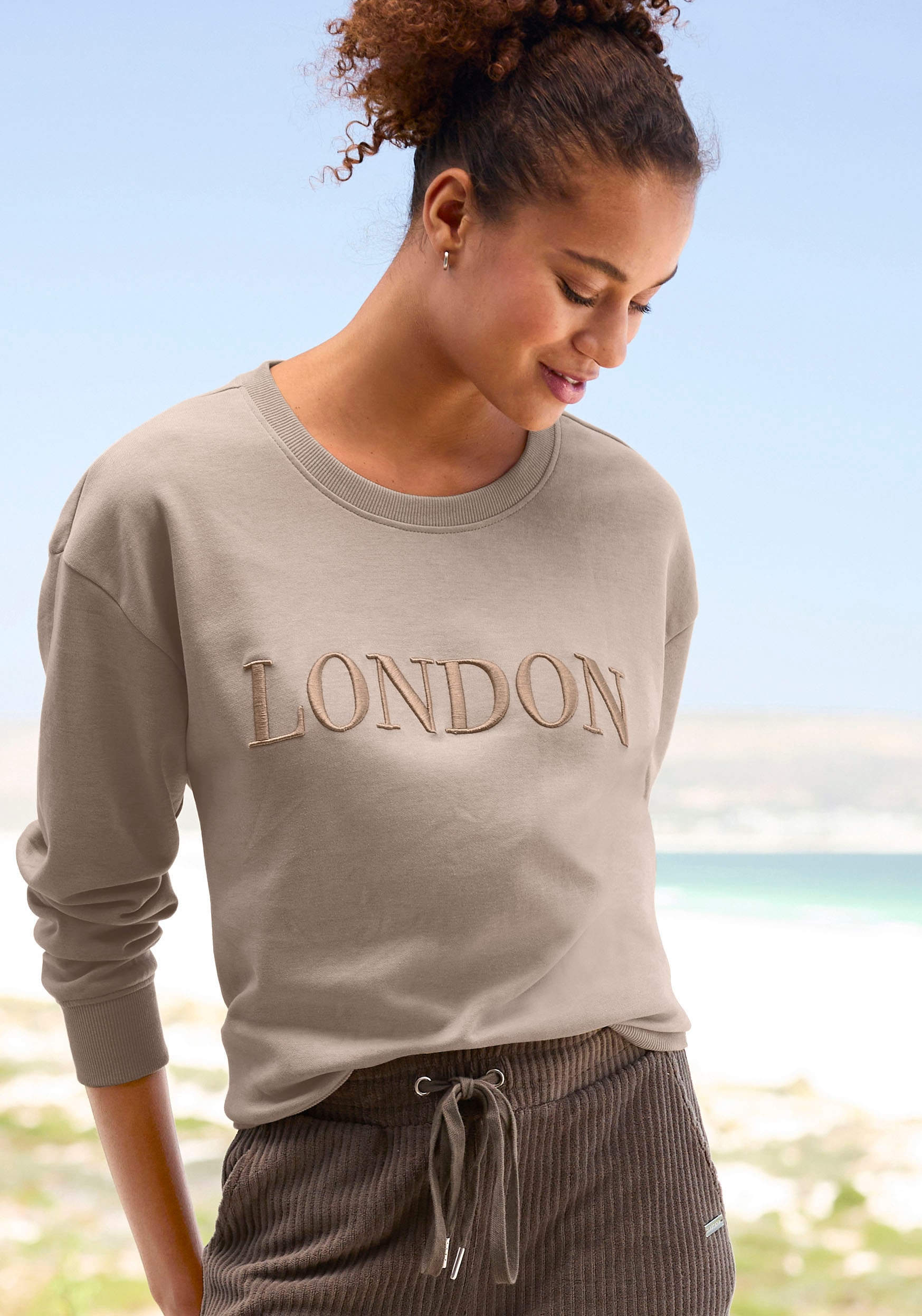 Vivance Sweatshirt »-Loungeshirt mit«, London Stickerei, Loungeanzug, Loungewear