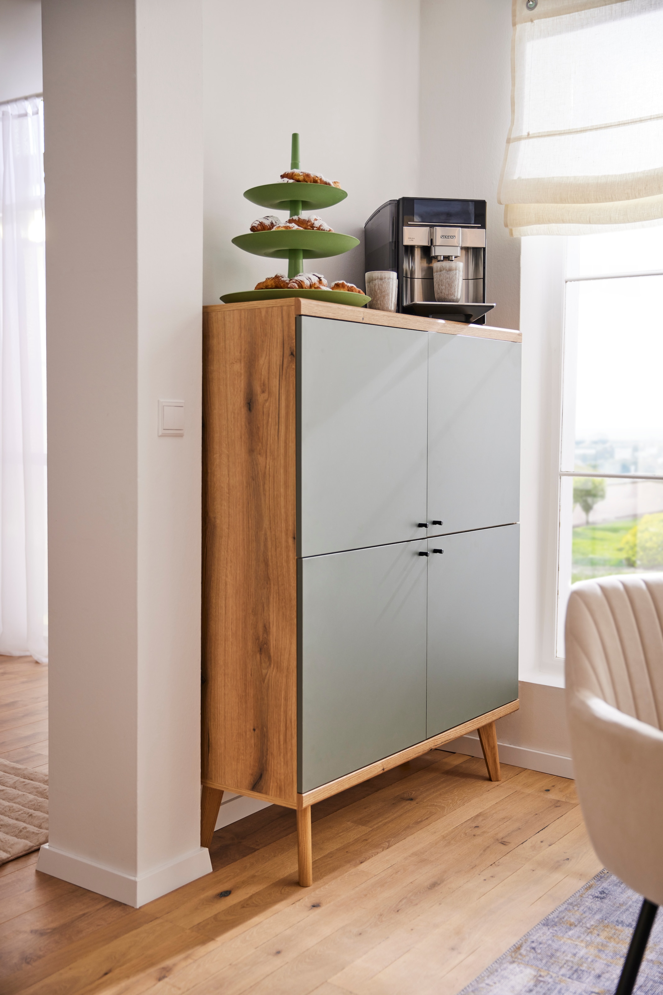 INOSIGN Highboard »MAVAS«, in moderner Trendfarbe, Griffe aus Metall (Schwarz), Höhe 134 cm