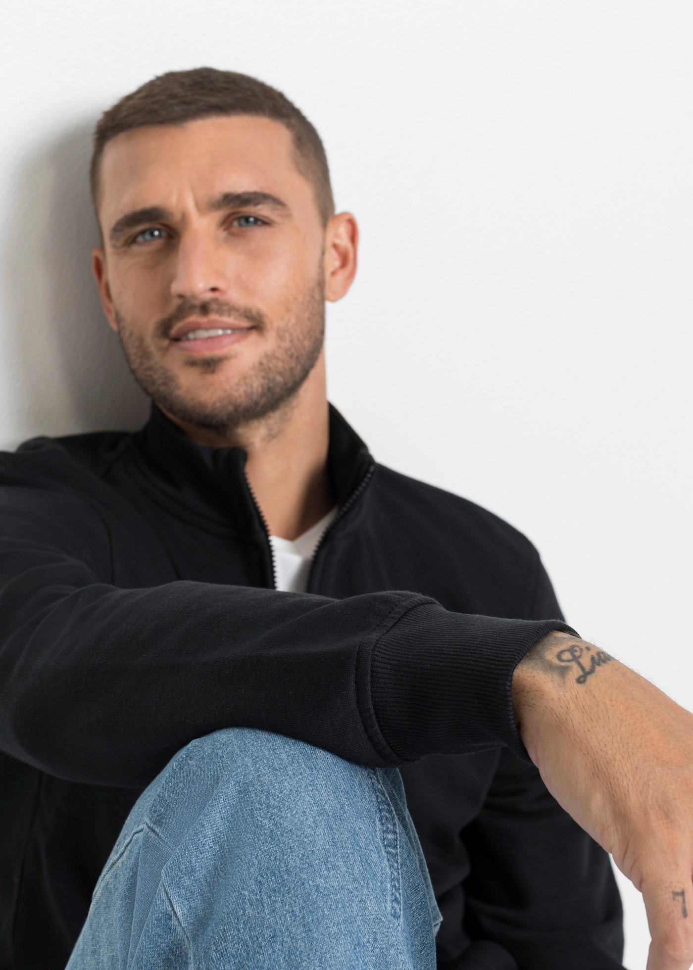 bonprix Veste sweat »Sweatjacke mit Stehkragen« avec col montant, intérieur en sweat doux brossé, regular fit
