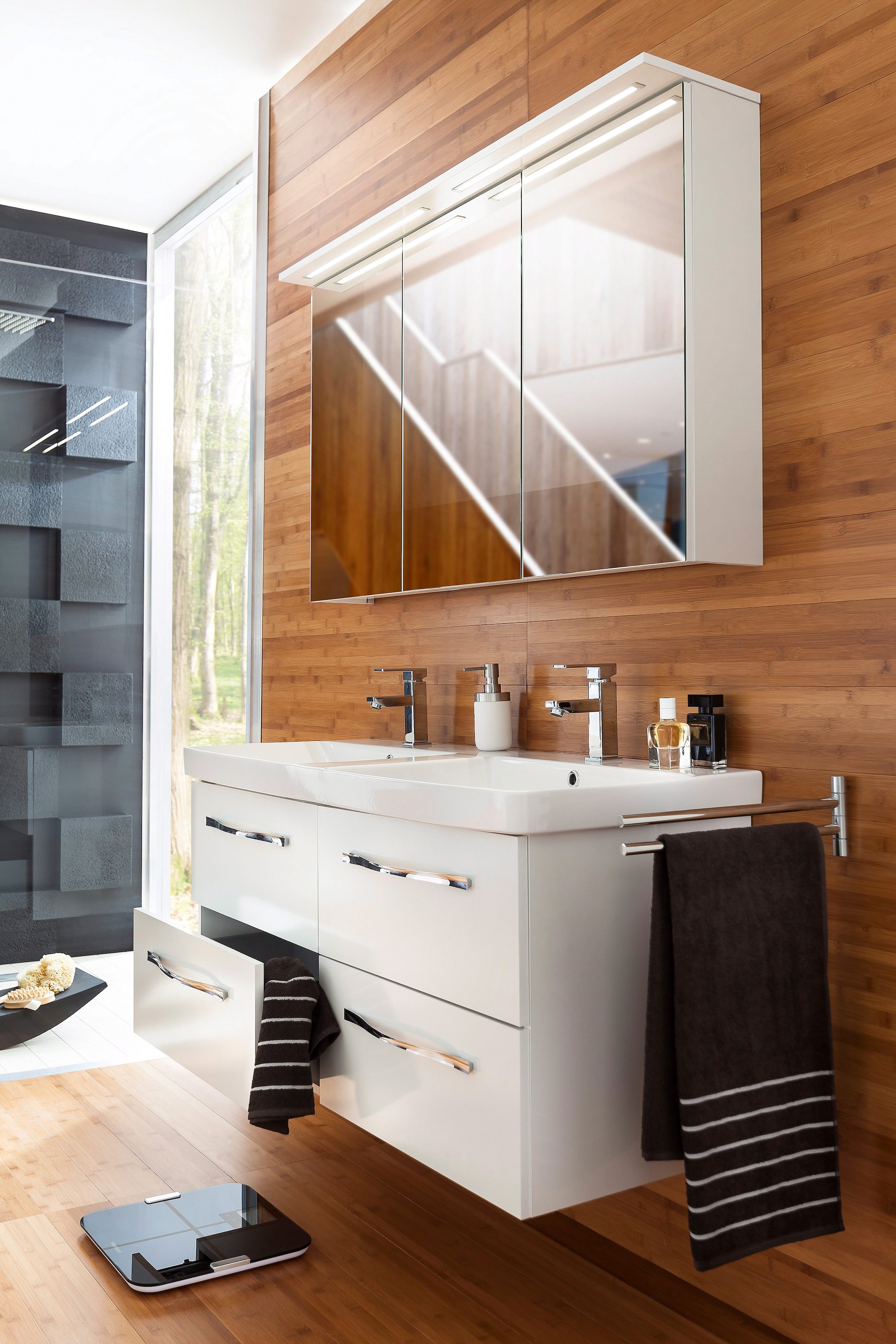 Schildmeyer Spiegelschrank »Profil 16 made in Germany« Breite 120 cm, 3-türig, 2x LED-Beleuchtung, Schalter-/Steckdosenbox