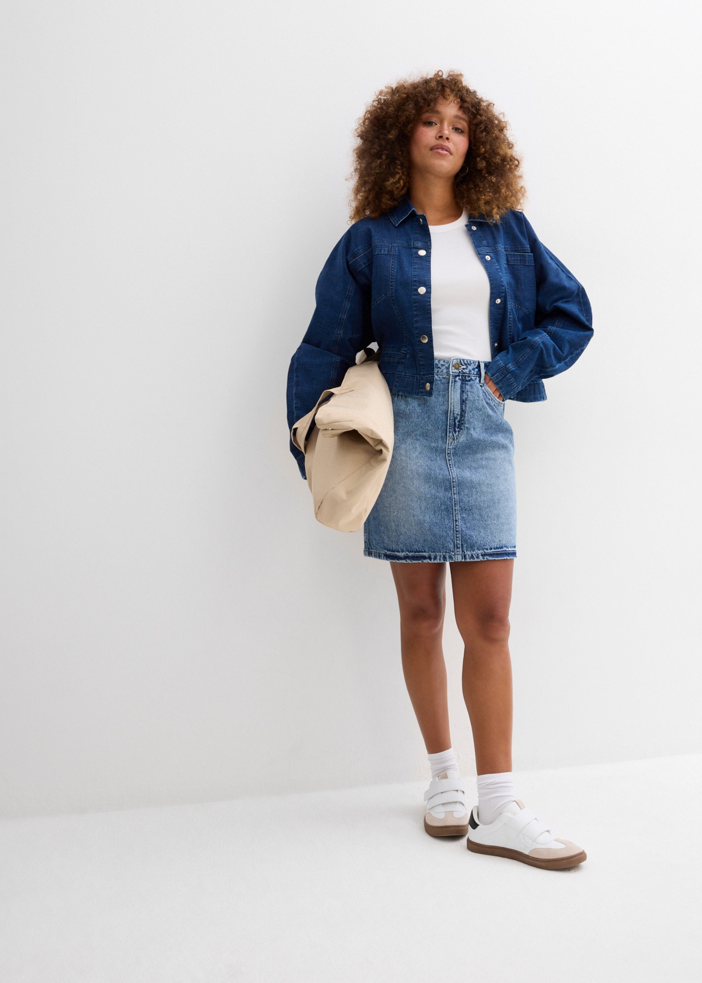 bonprix Jupe en jean coupe regular fit, avec fente arrière, en coton