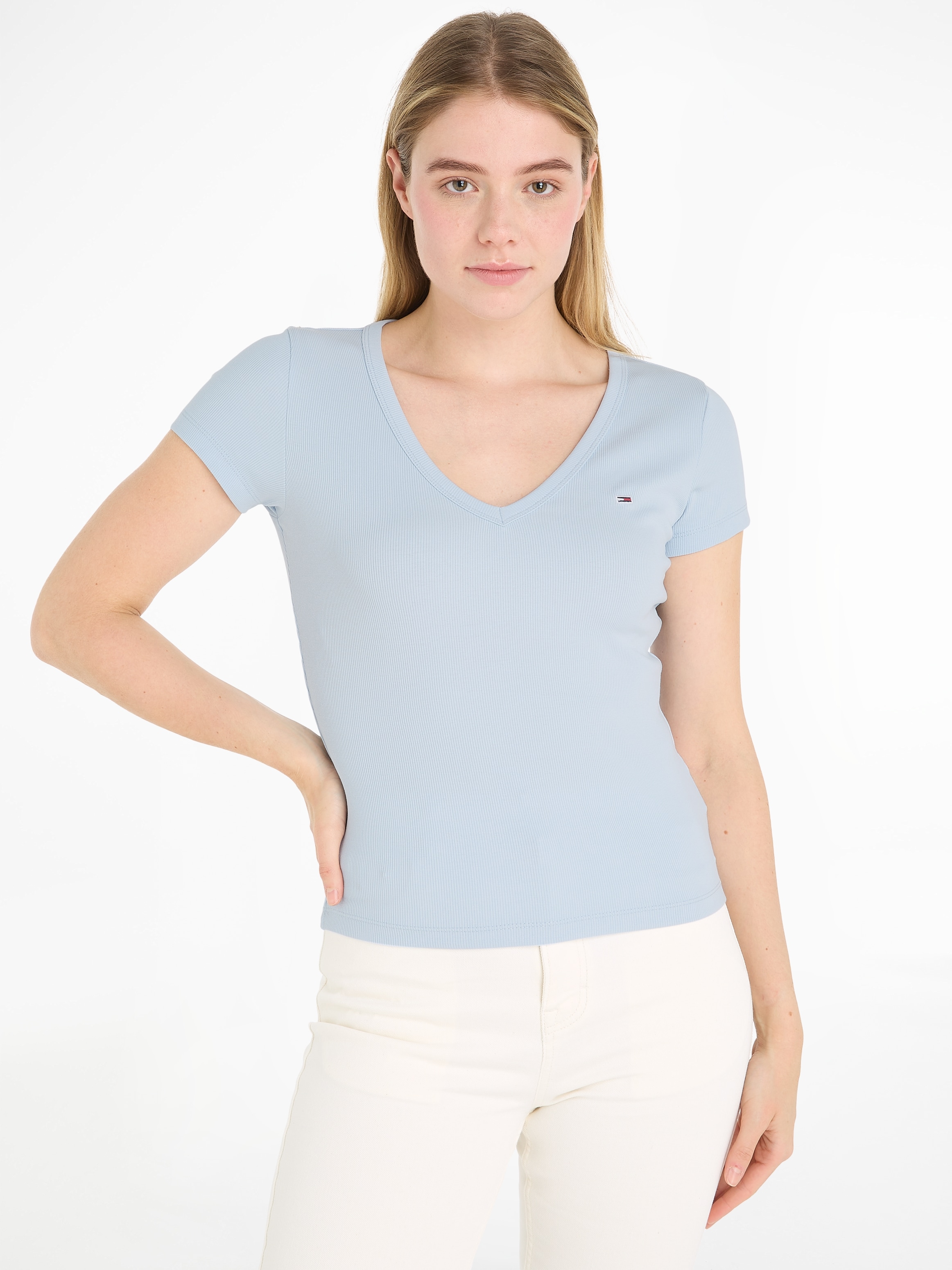 Tommy Jeans T-Shirt »Slim Essential Rib V-Neck Rippshirt«, mit Logostickerei