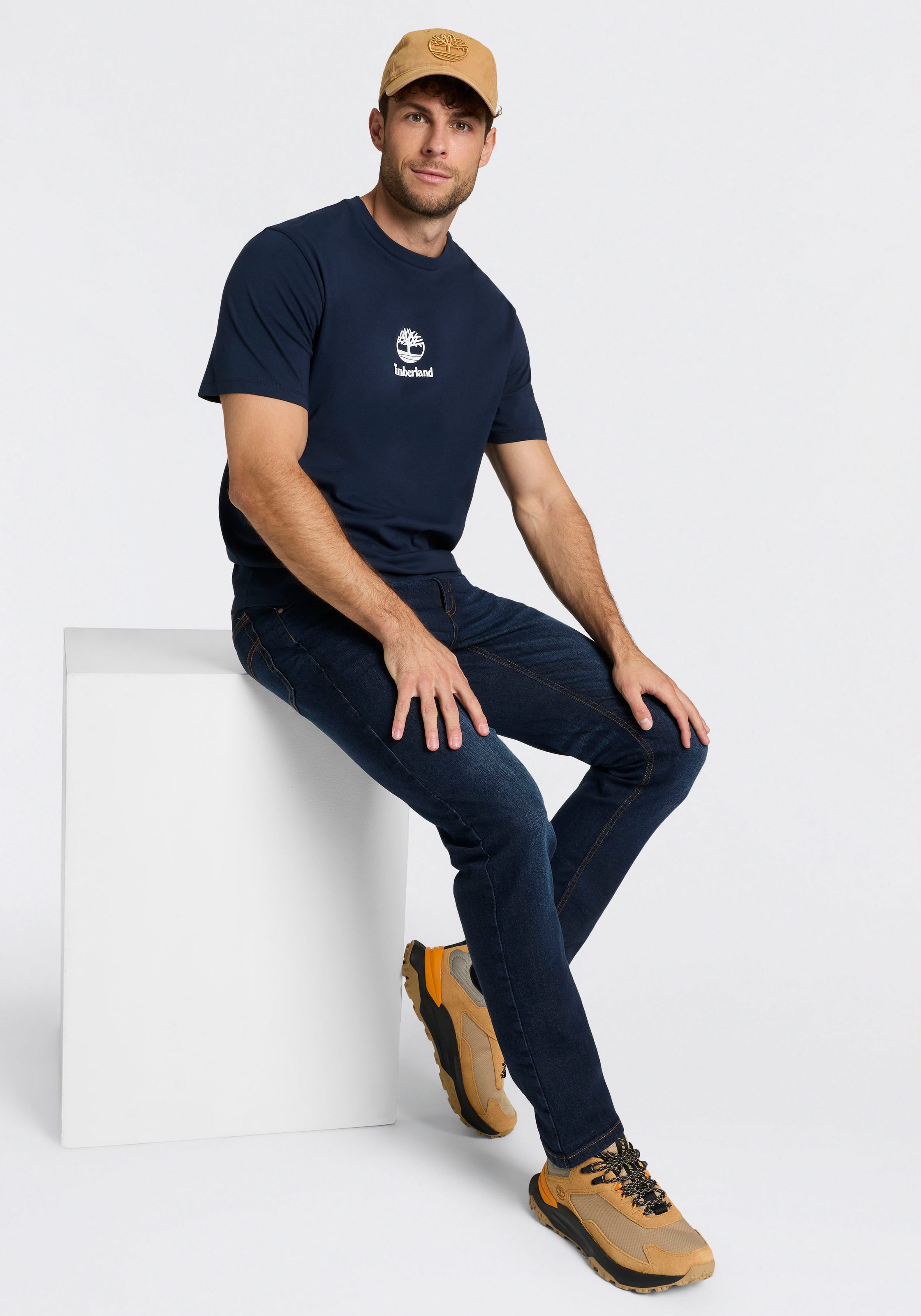 Timberland T-shirt »Print Stack Logo Short Sleeve Tee« design à manches courtes, avec encolure ronde à bord-côtes, en coton