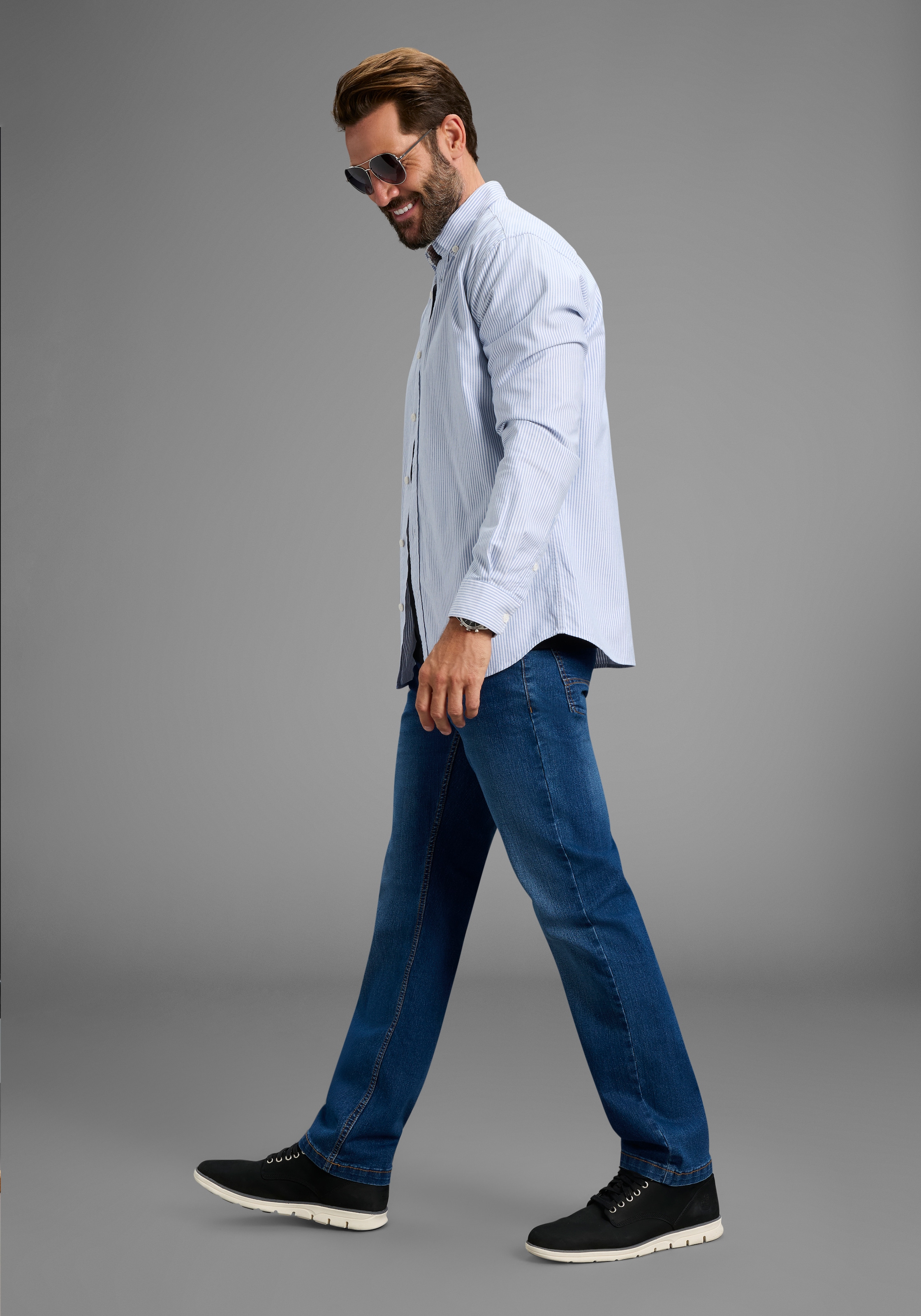 Arizona Straight-Jeans gerader Schnitt, normale Leibhöhe, mit Knopf- und Reissverschluss