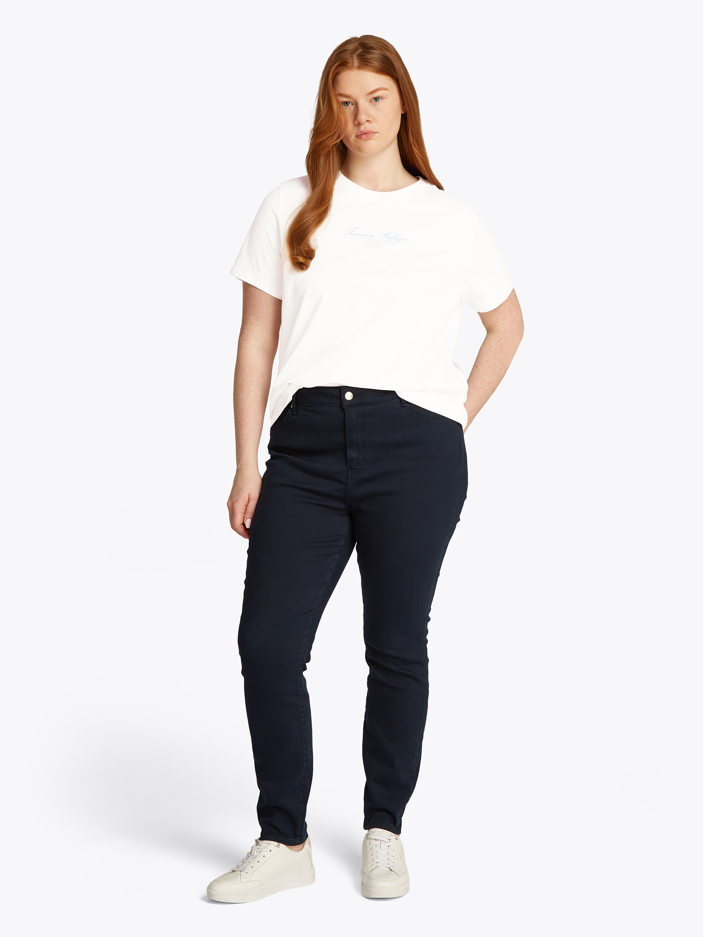 Tommy Hilfiger Curve Rundhalsshirt »CRV REG SCRIPT C-NK TEE SS«, in Grossen Grössen, Logoschriftzug