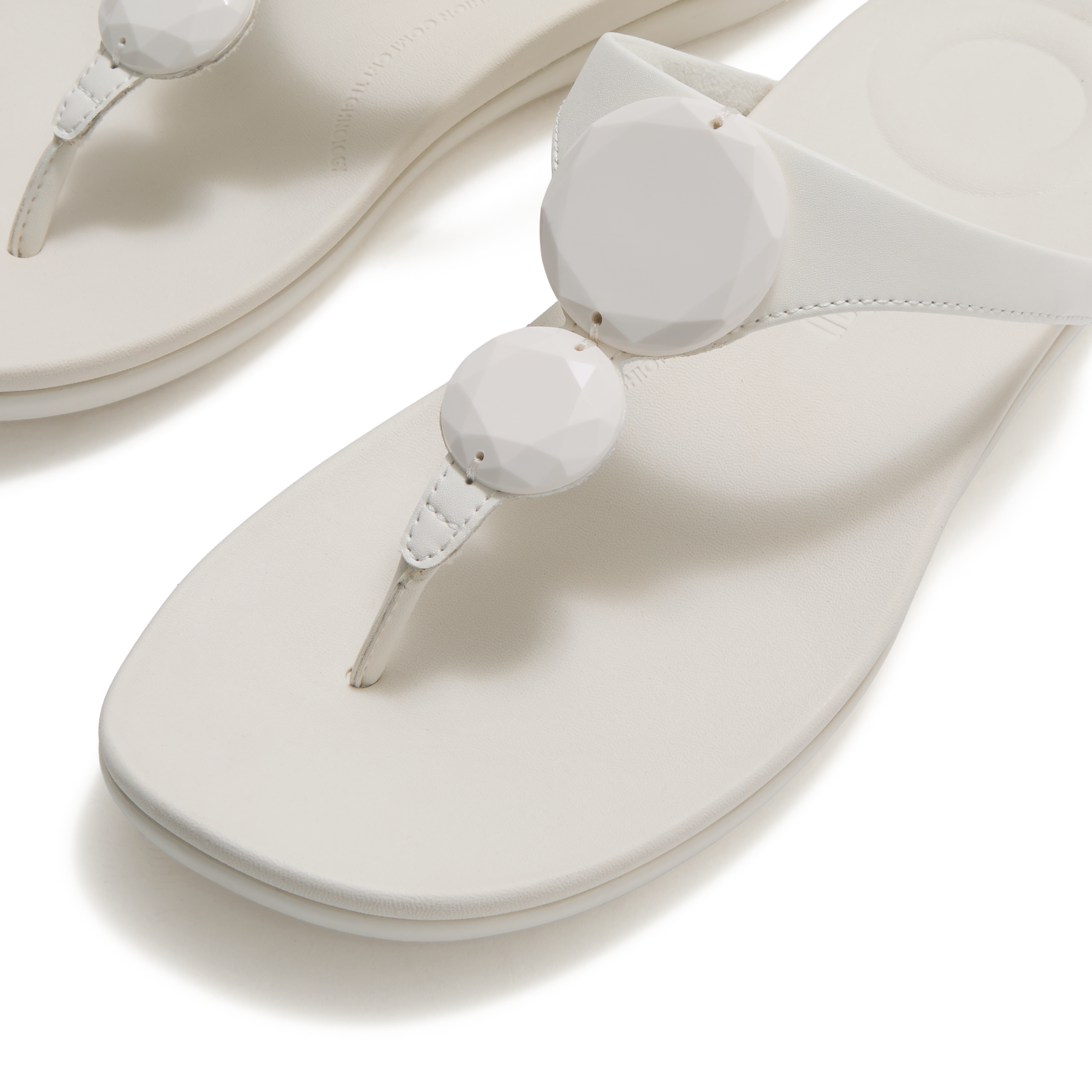Fitflop Séparateur d'orteils »SOLAY GLOSSY-DISC TOE-POST SANDALS«  Dianette, chaussure d'été avec détail métallique