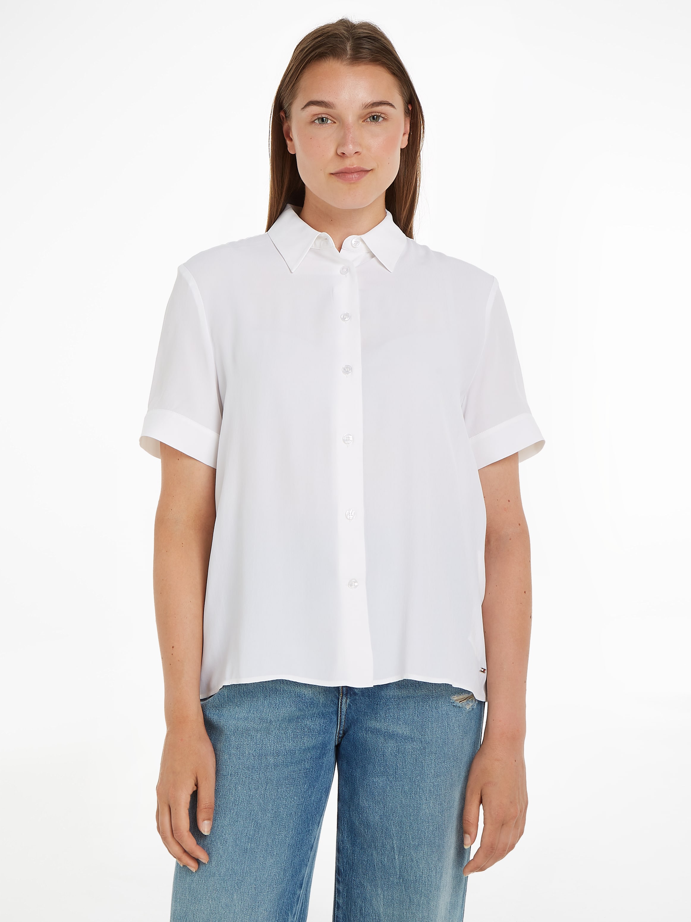 Tommy Hilfiger Kurzarmbluse »ESSENTIAL FLUID SS SHIRT«, mit Metalllabel